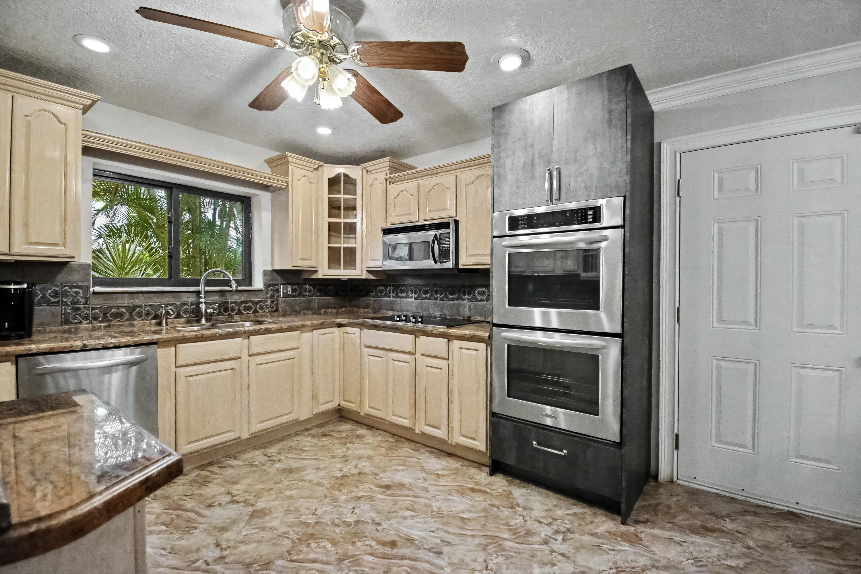 9708 Erica Court Property Photo 24