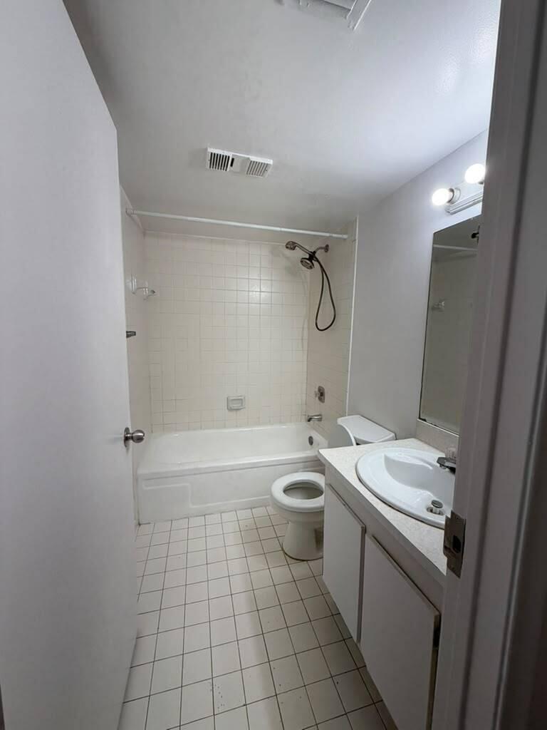 1750 N Congress Avenue 207 Property Photo 4