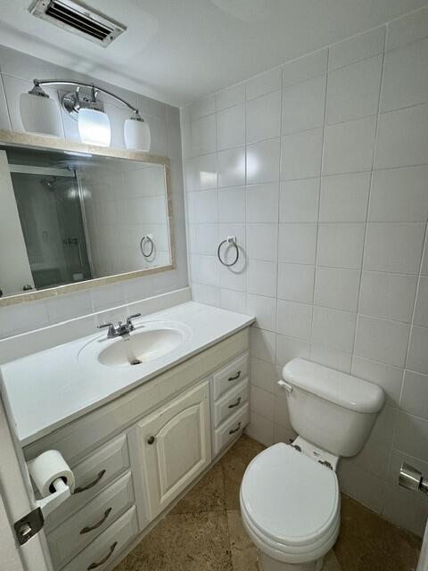 2400 Ne 33rd Avenue 208 Property Photo 13