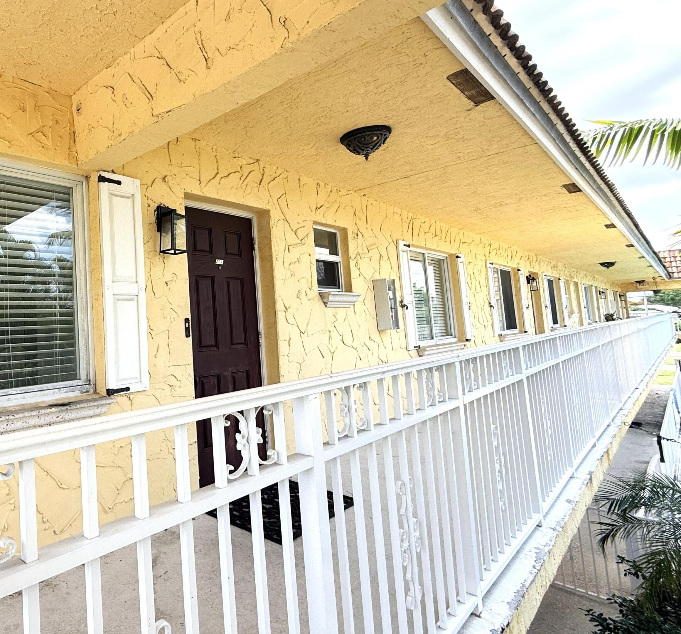 735 Hummingbird Way 201 Property Photo 2