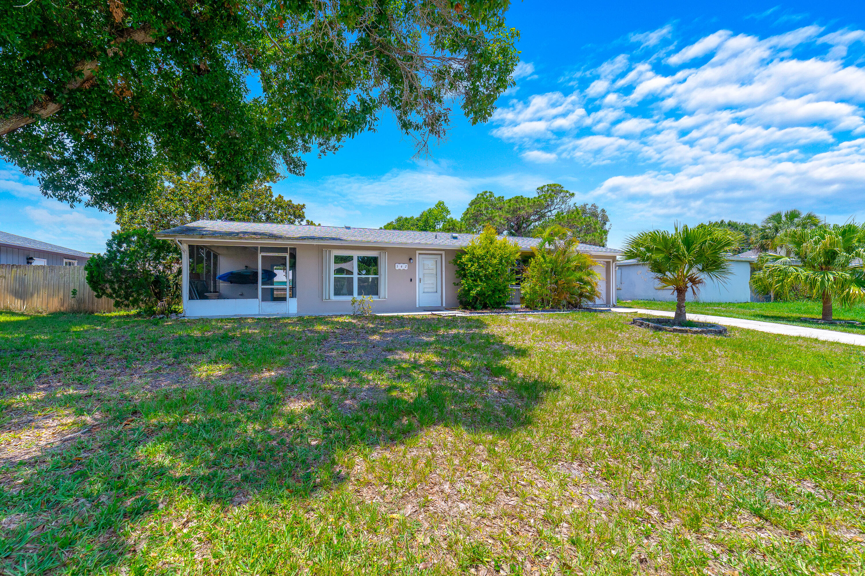 542 Saunders Street Property Photo 1