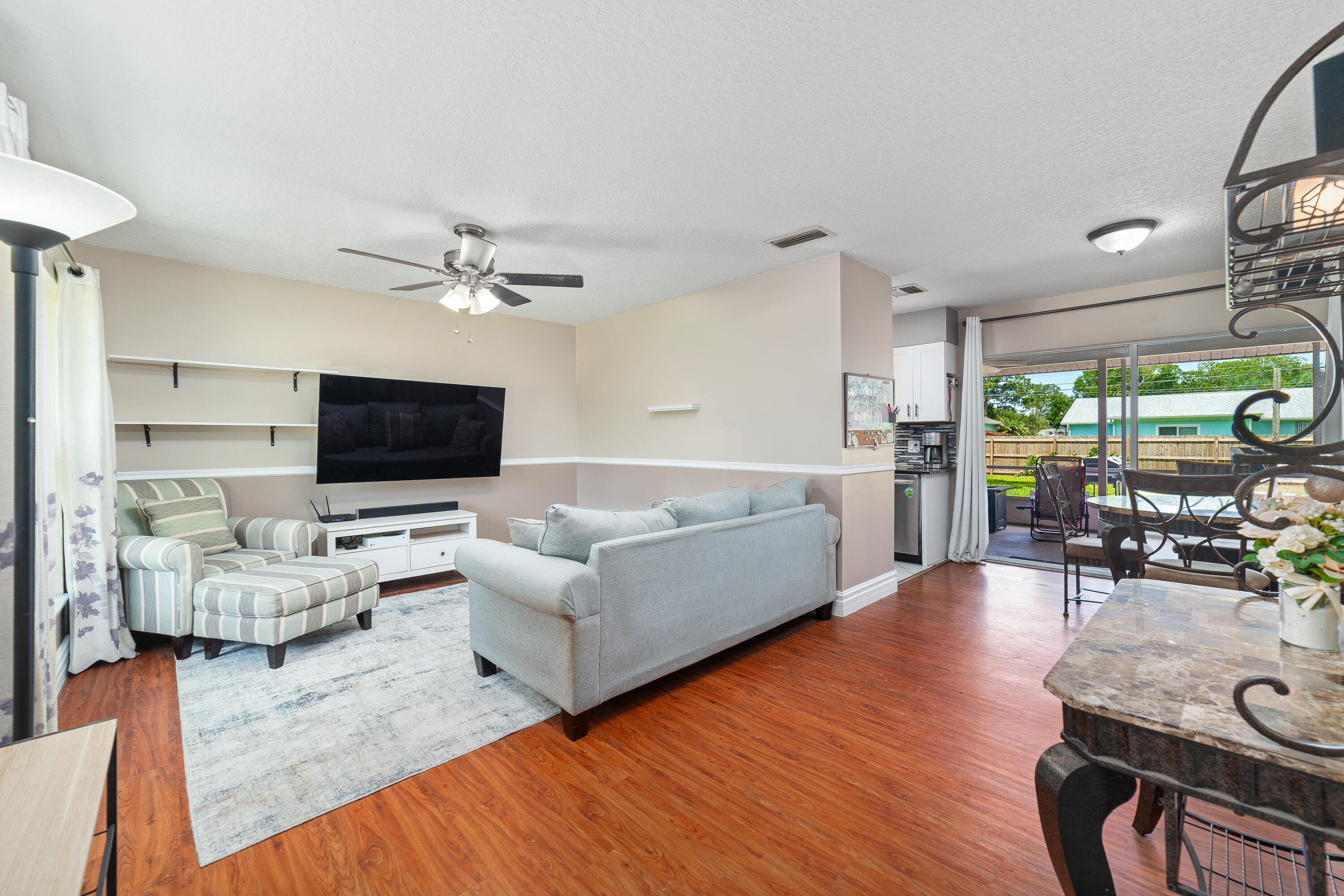 542 Saunders Street Property Photo 3