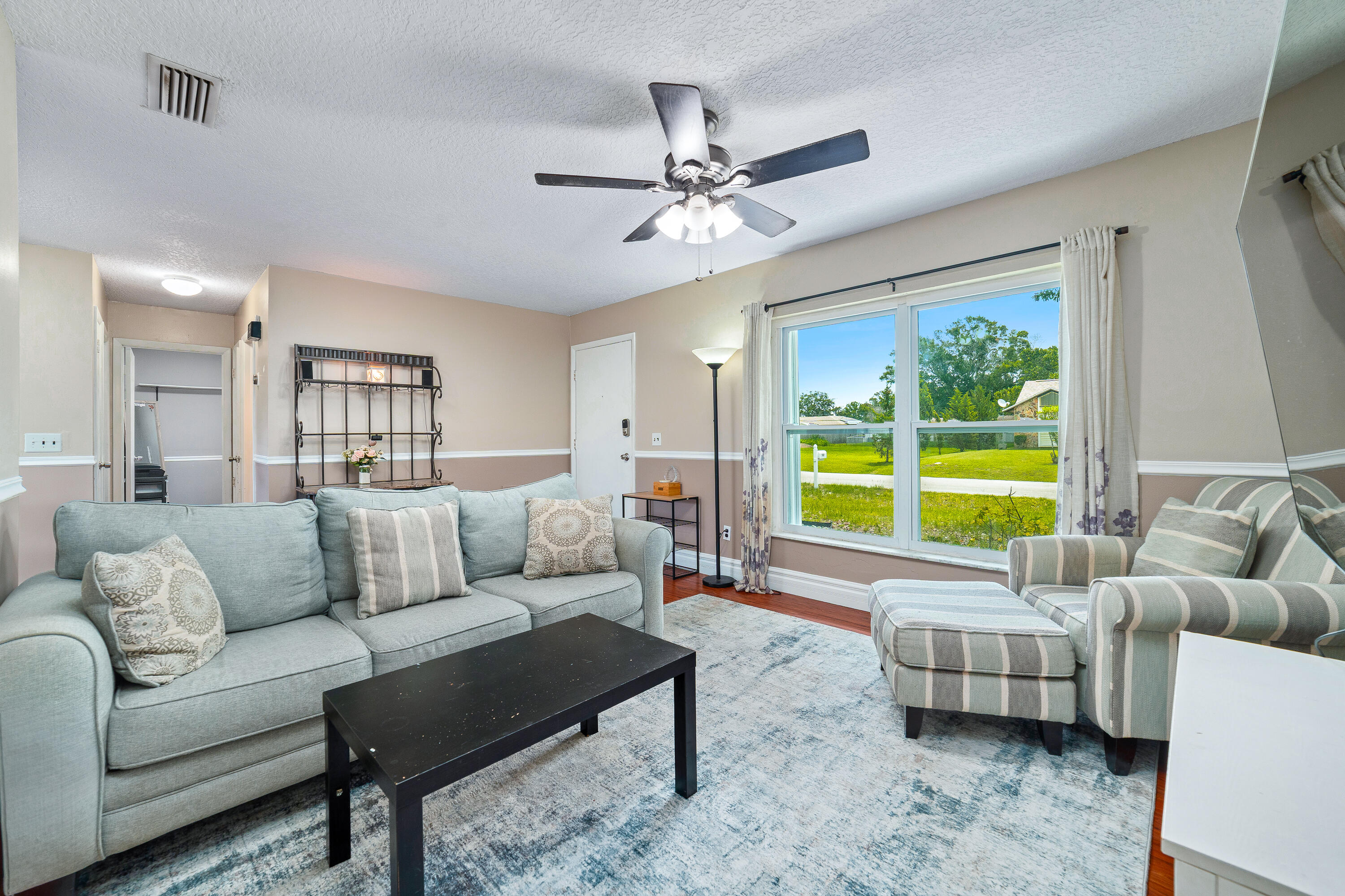 542 Saunders Street Property Photo 4