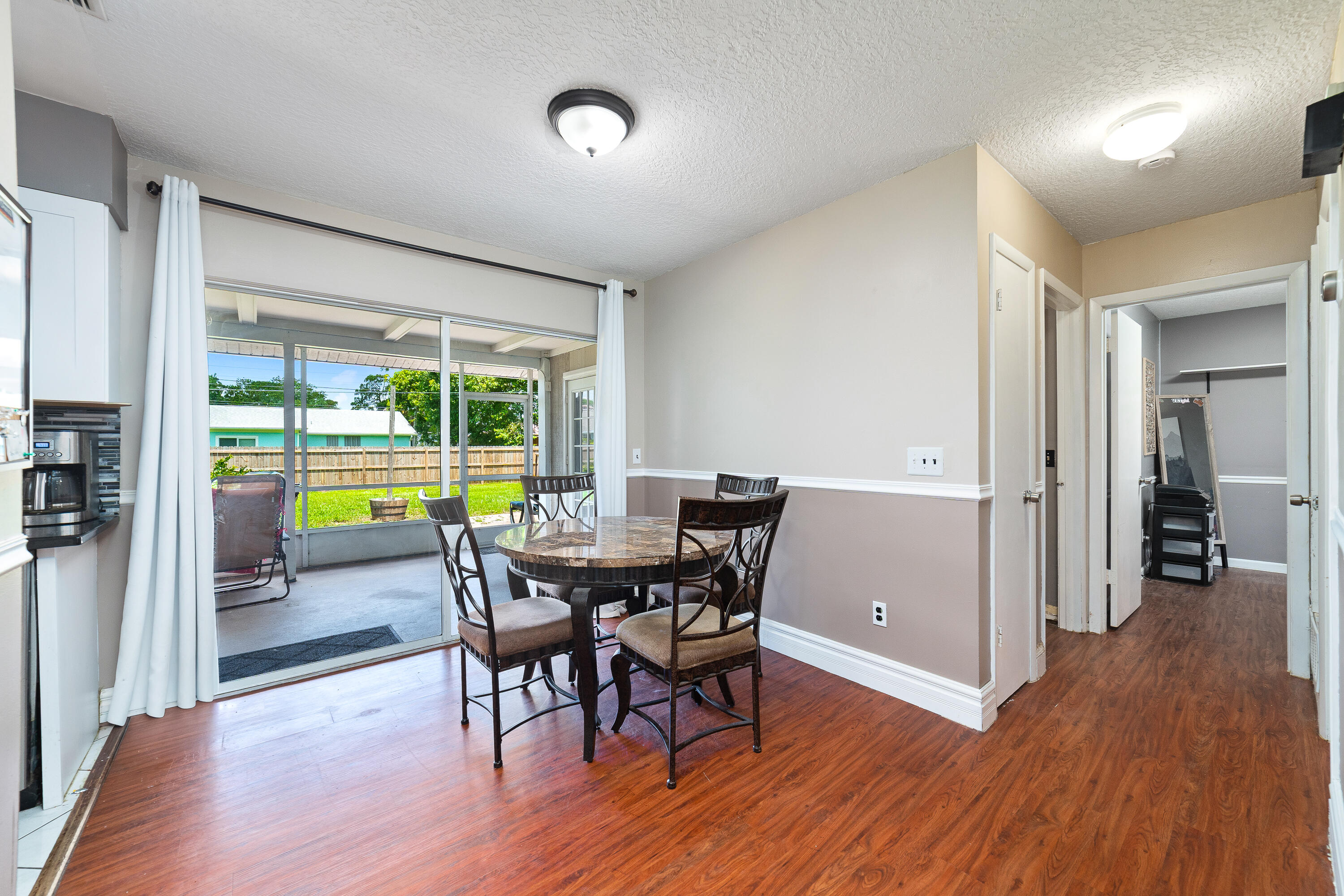 542 Saunders Street Property Photo 5