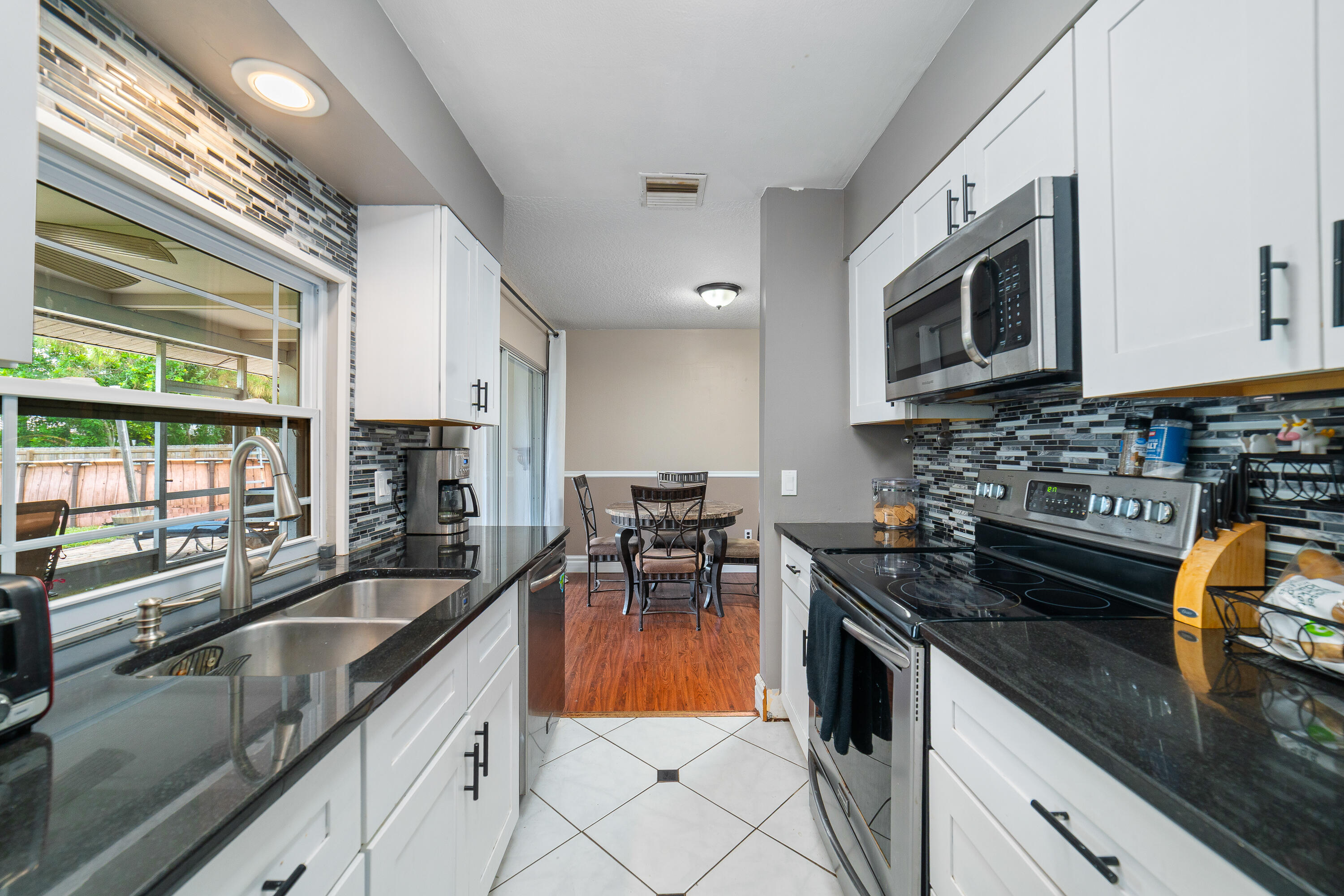542 Saunders Street Property Photo 7