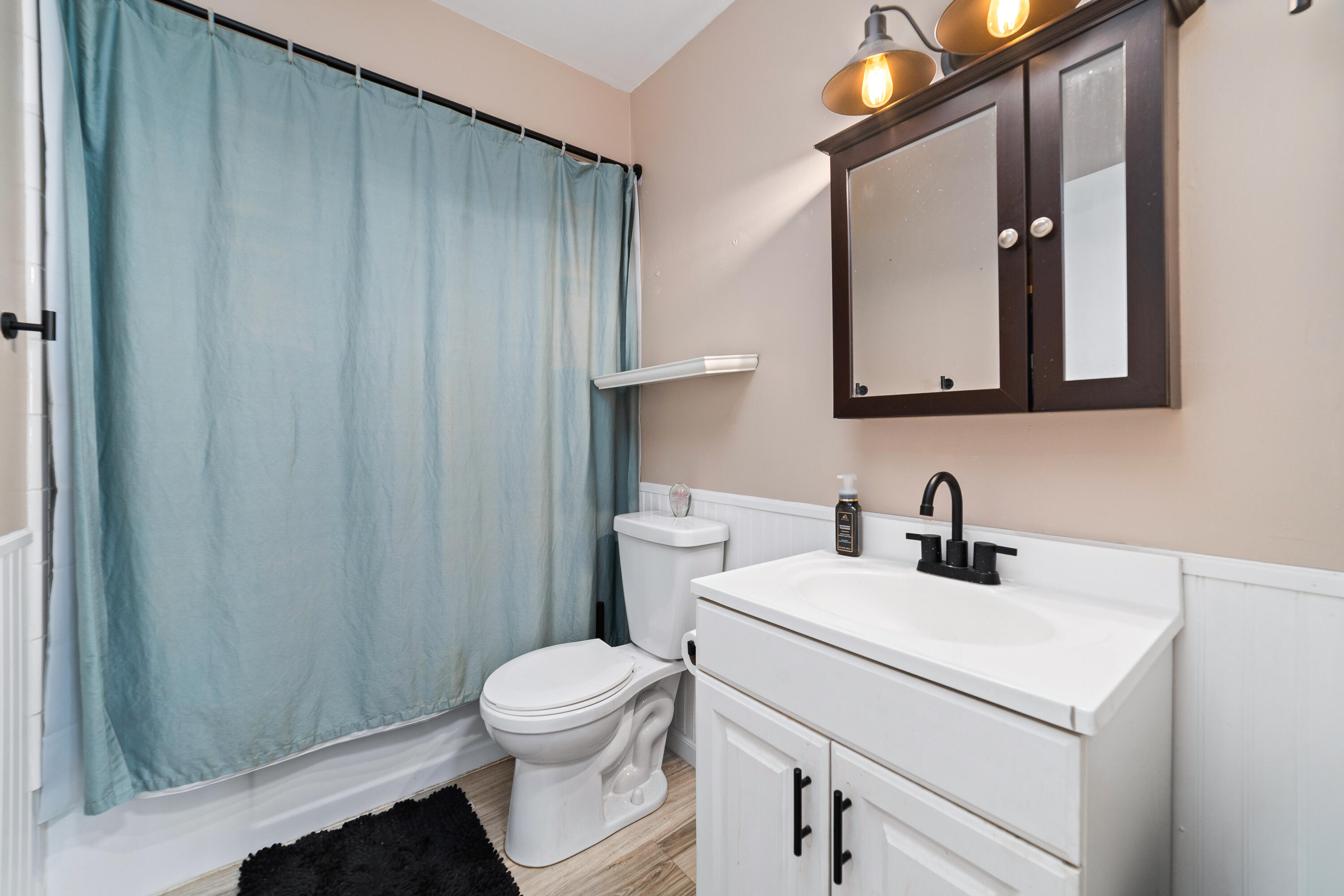 542 Saunders Street Property Photo 9