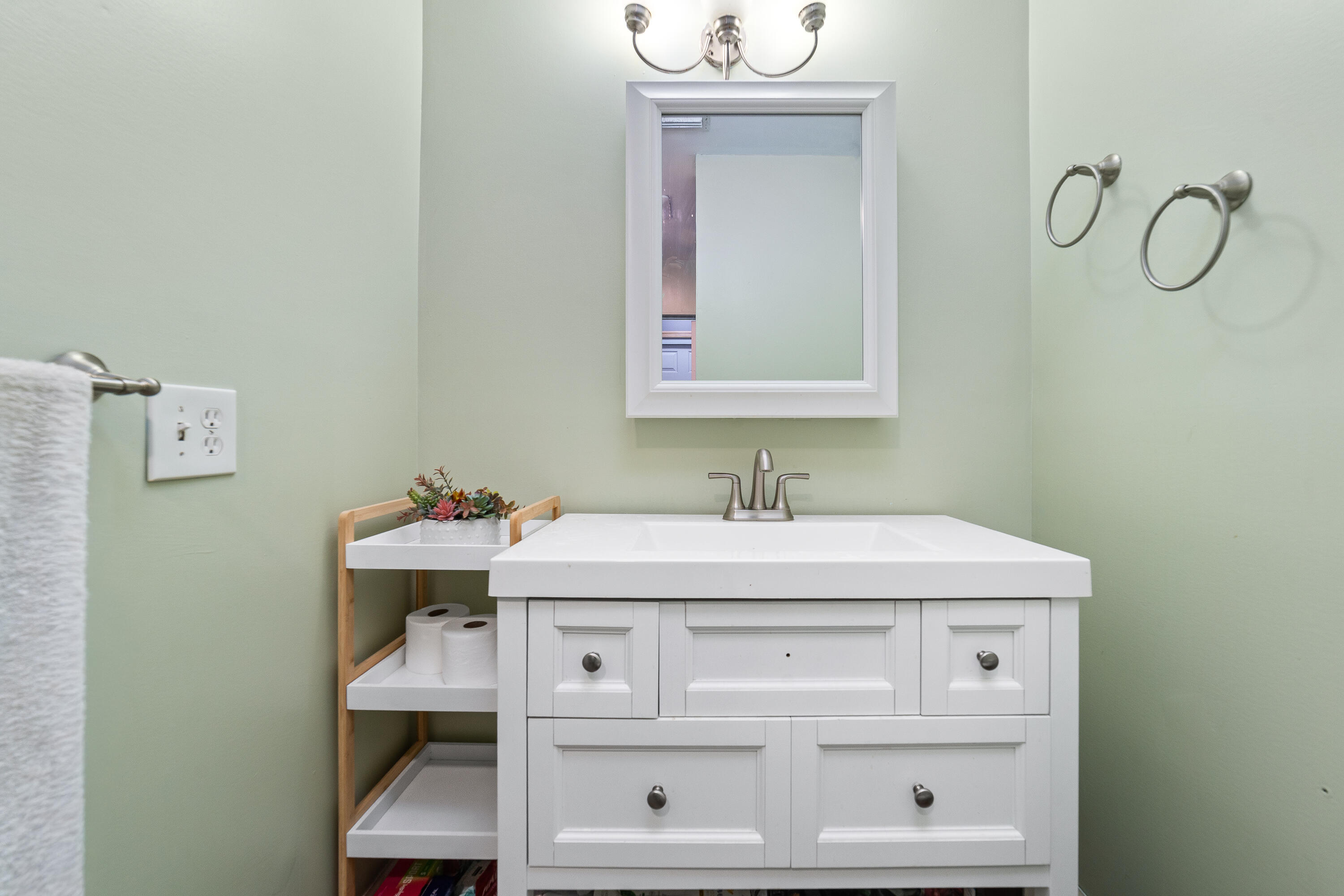 542 Saunders Street Property Photo 13
