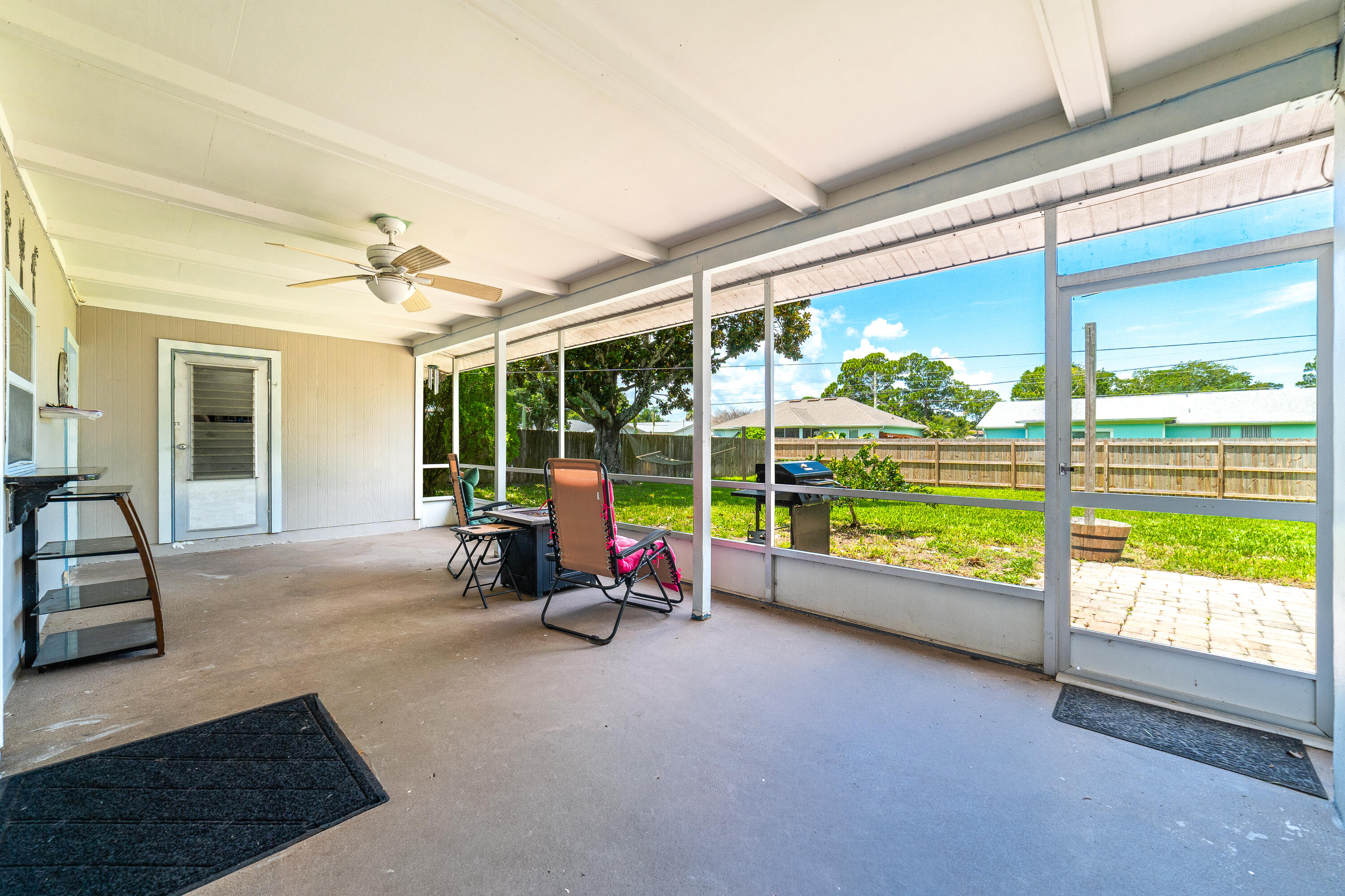542 Saunders Street Property Photo 18