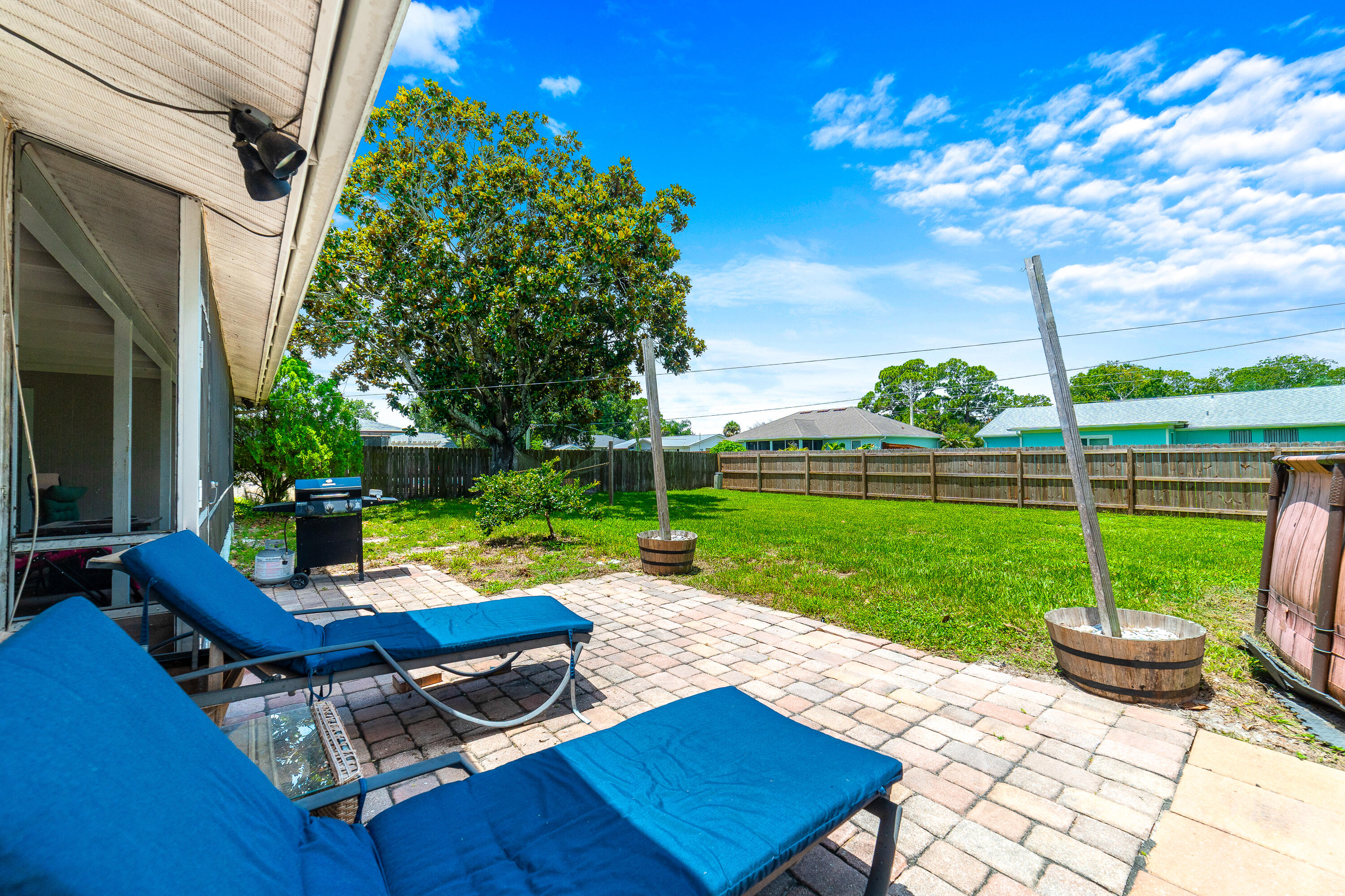 542 Saunders Street Property Photo 22