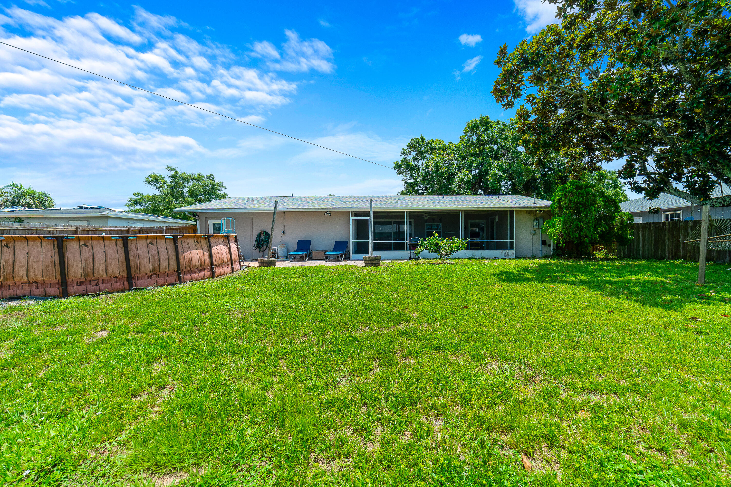 542 Saunders Street Property Photo 23