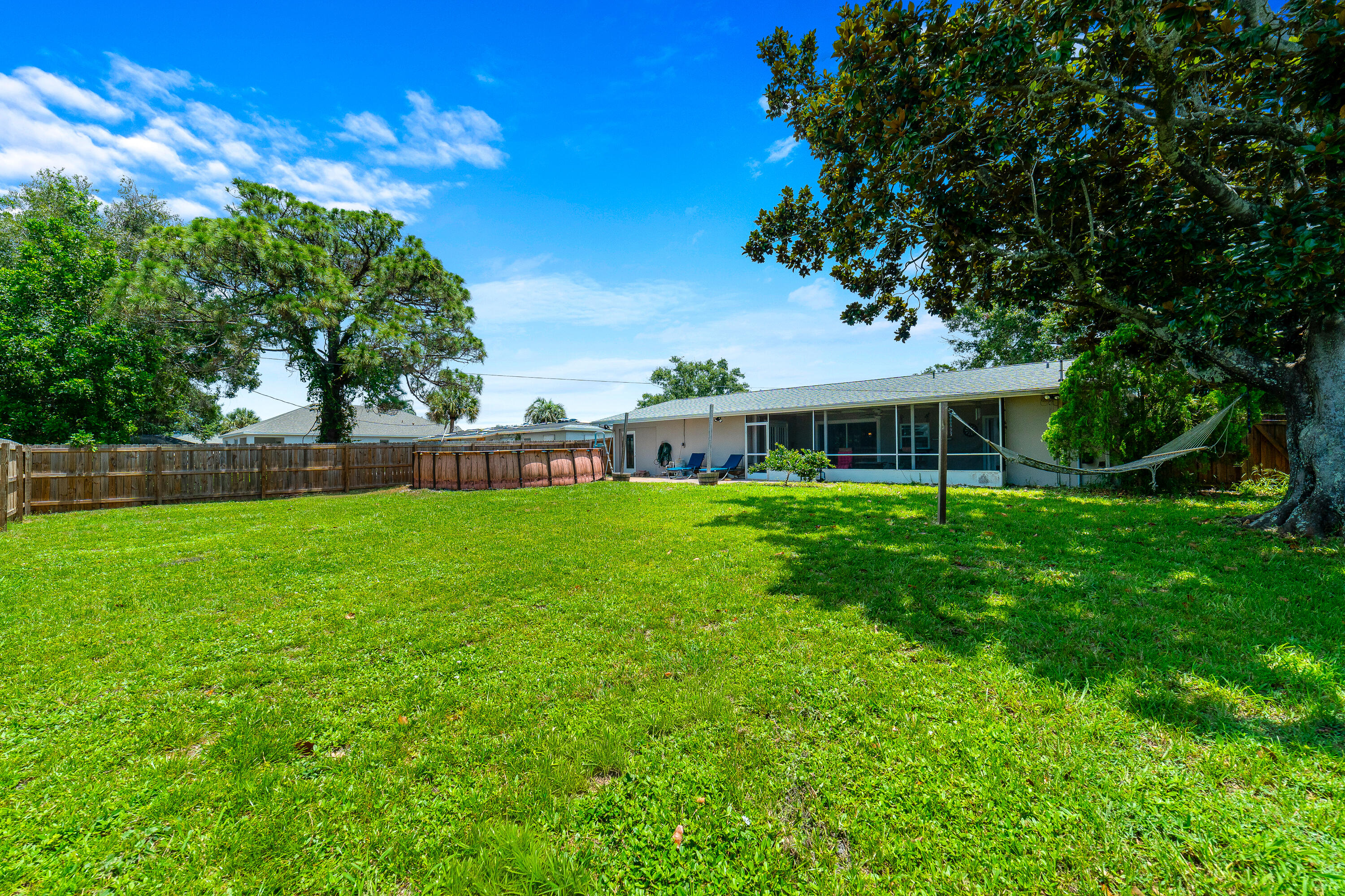 542 Saunders Street Property Photo 24