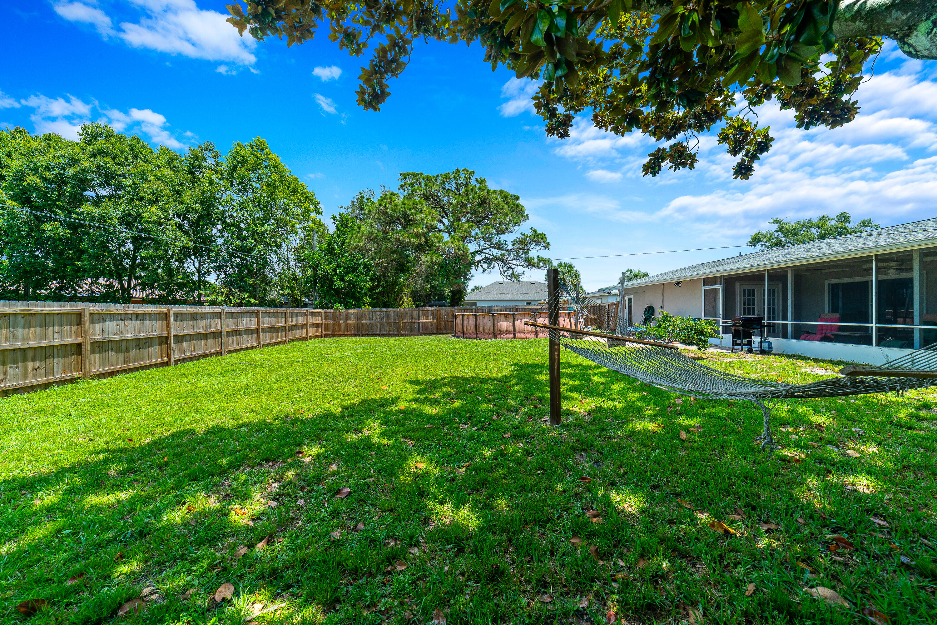 542 Saunders Street Property Photo 25