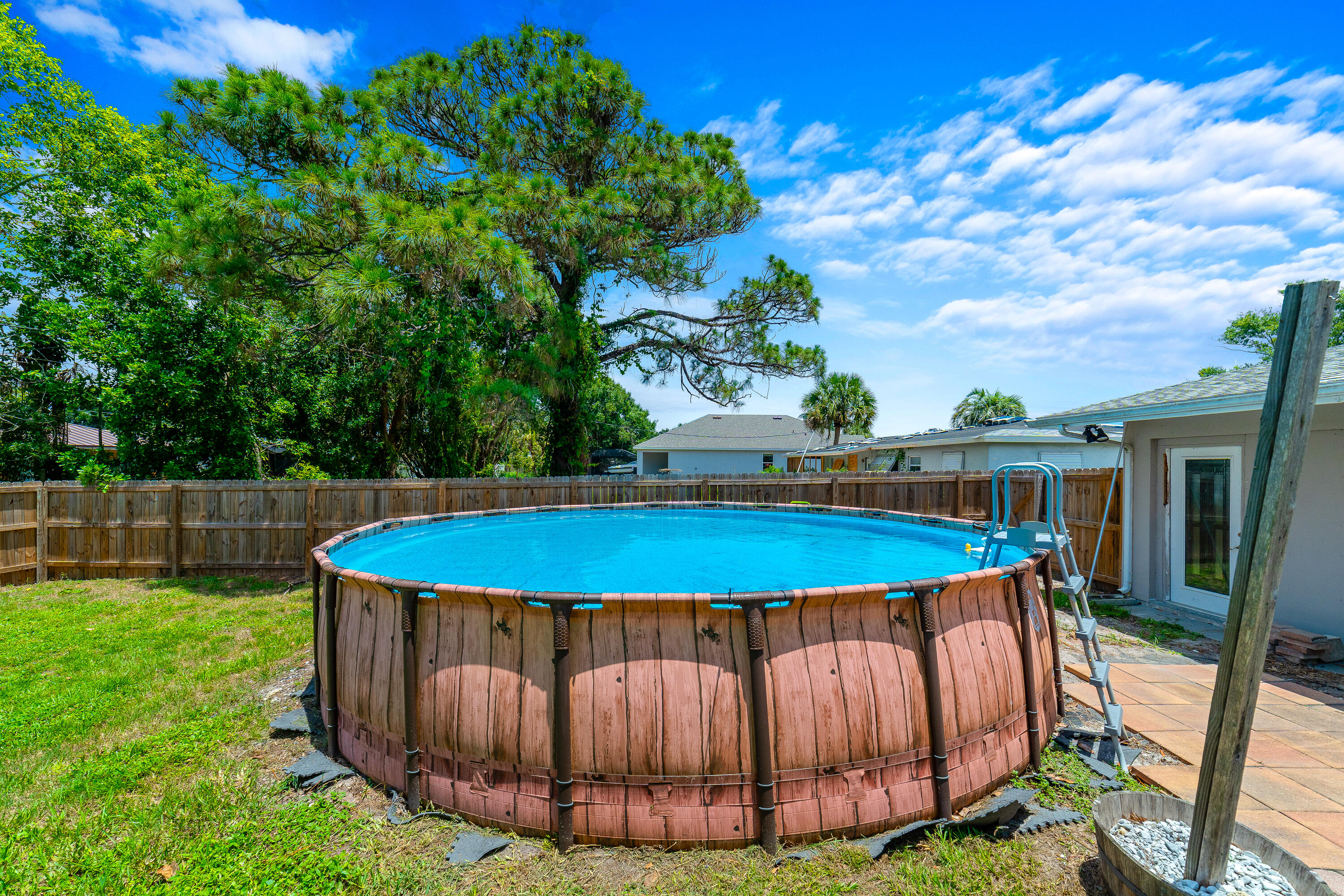 542 Saunders Street Property Photo 26