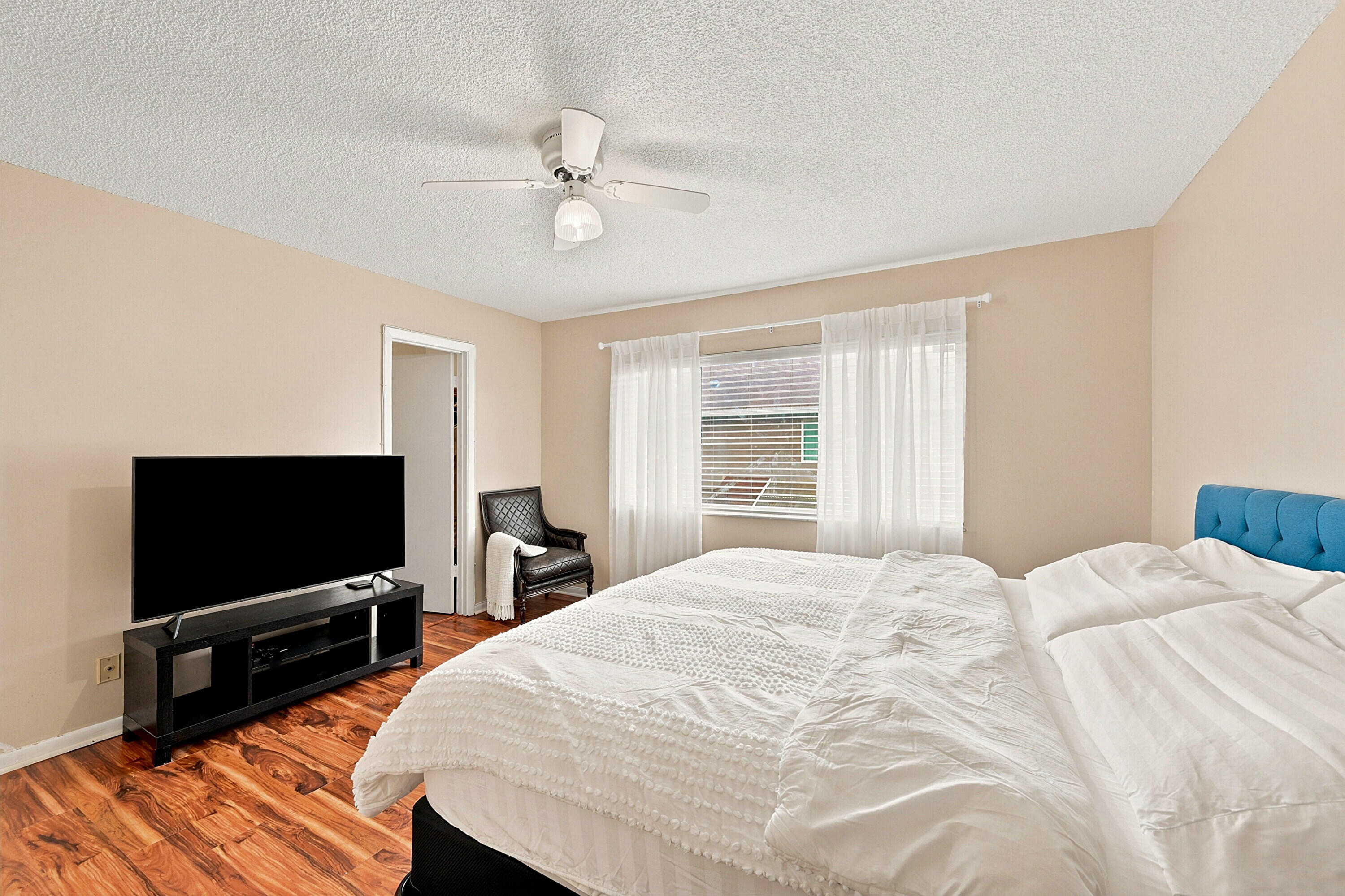 1227 Sussex Drive Property Photo 5