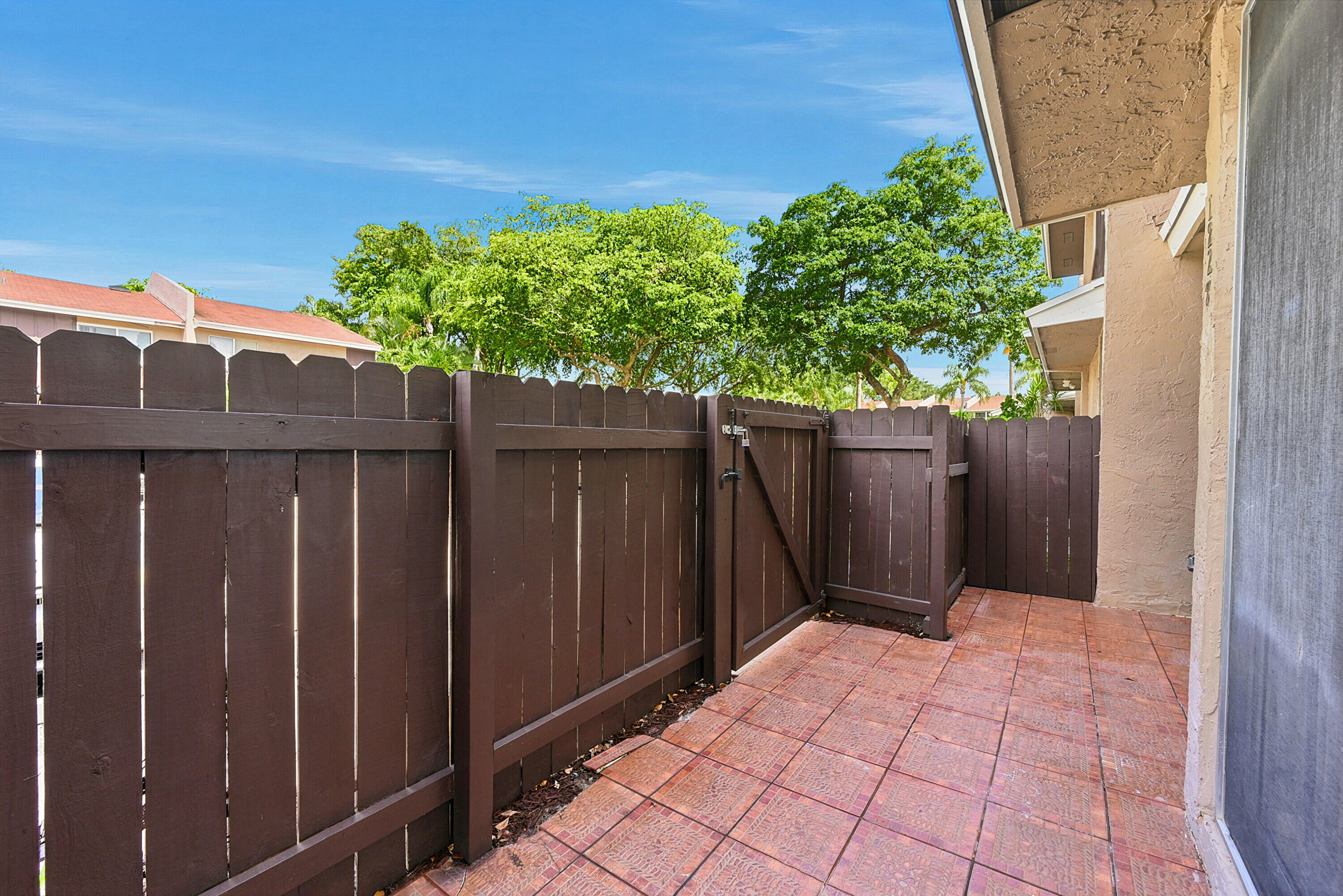 1227 Sussex Drive Property Photo 6