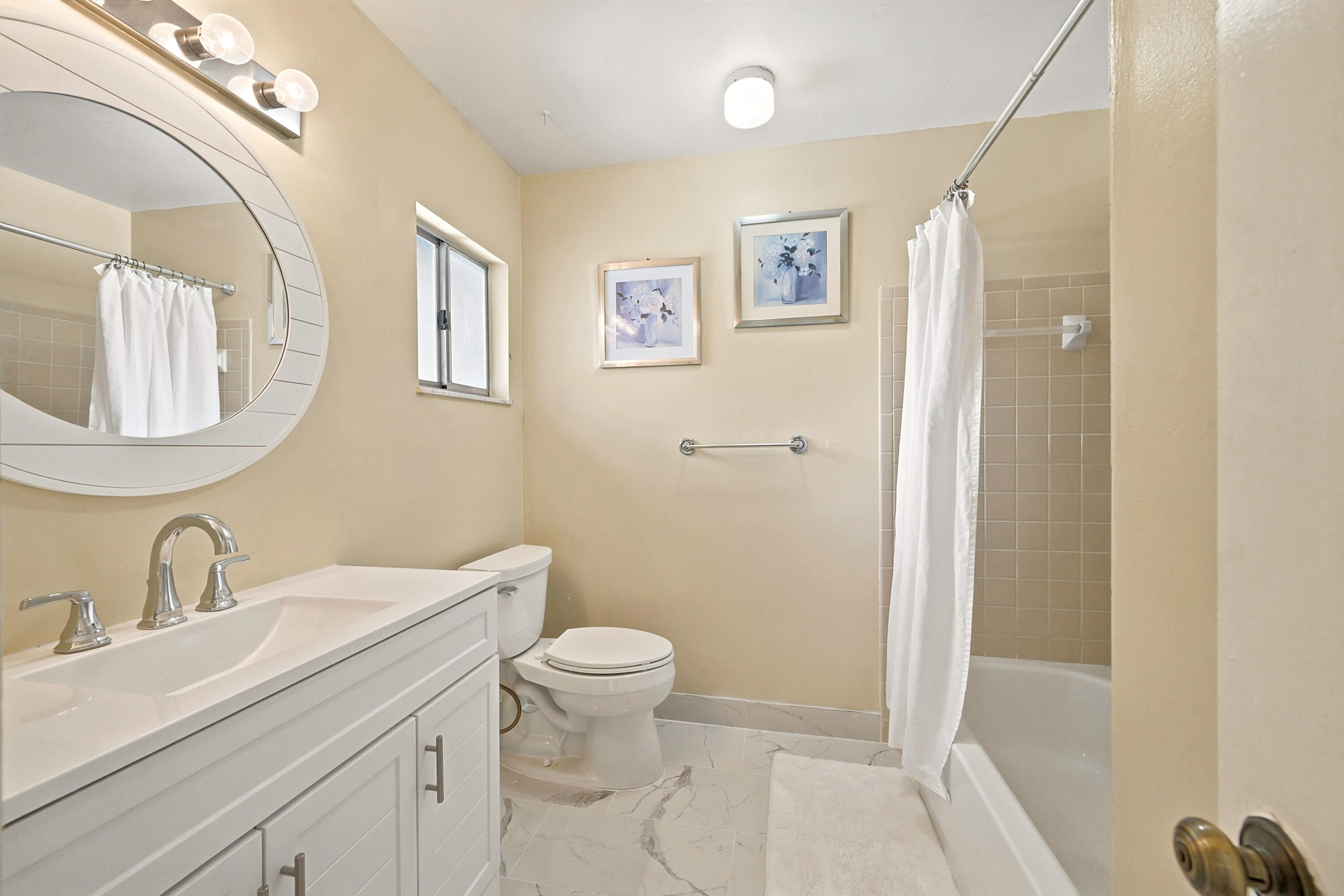 1227 Sussex Drive Property Photo 9