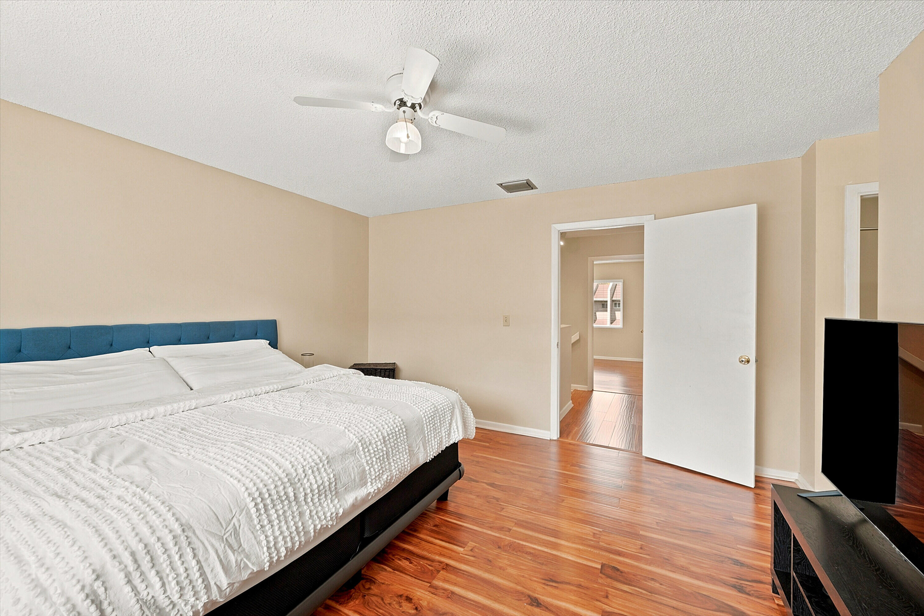1227 Sussex Drive Property Photo 17