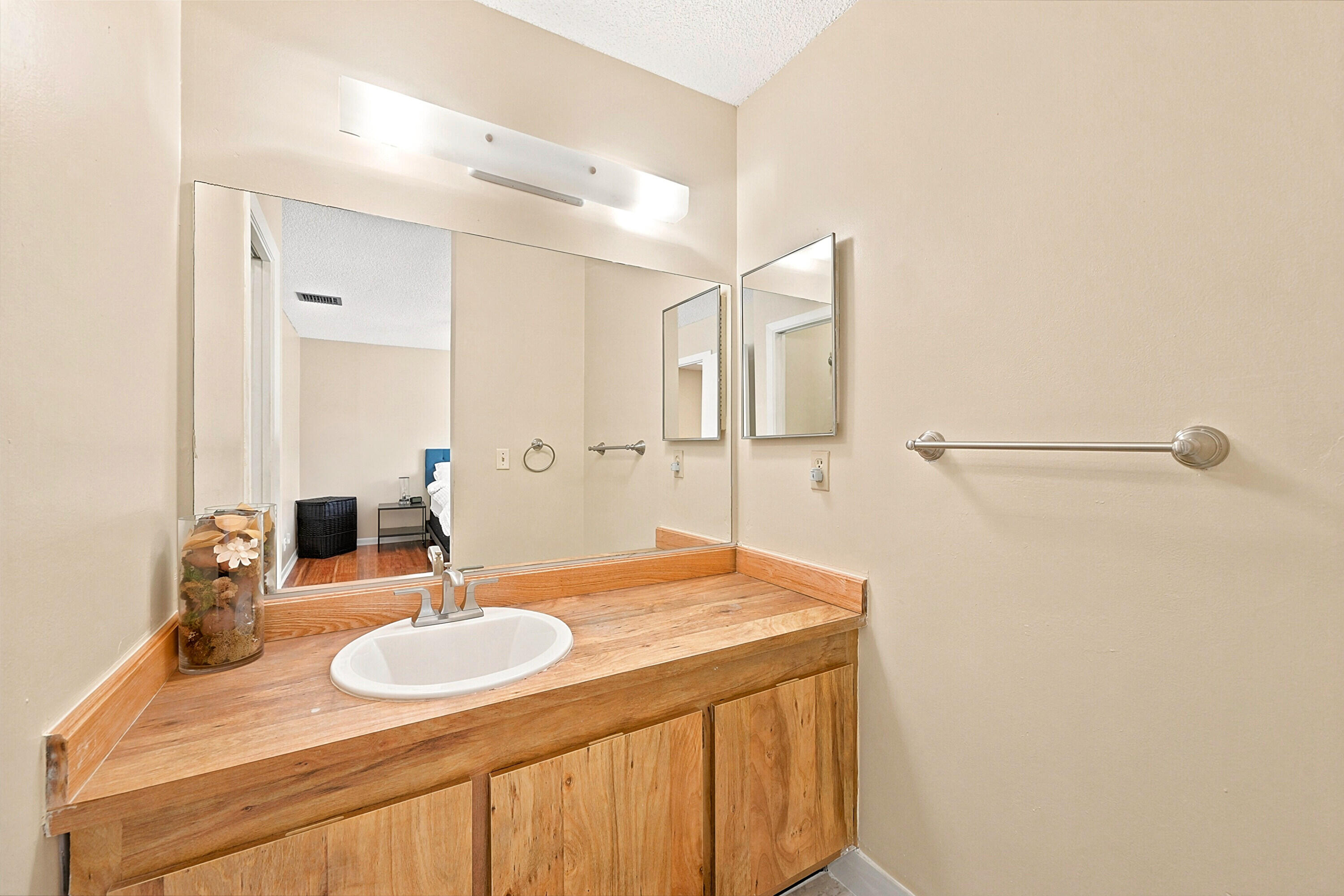 1227 Sussex Drive Property Photo 18
