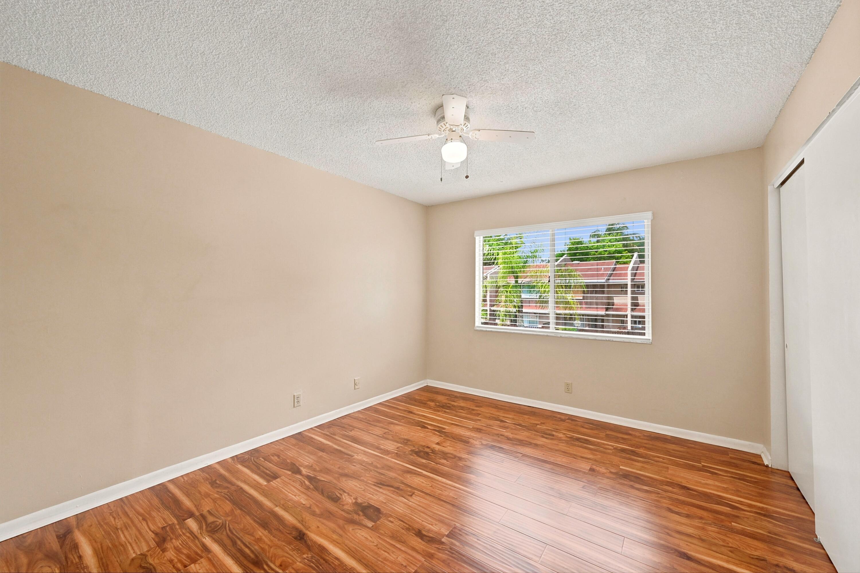1227 Sussex Drive Property Photo 21