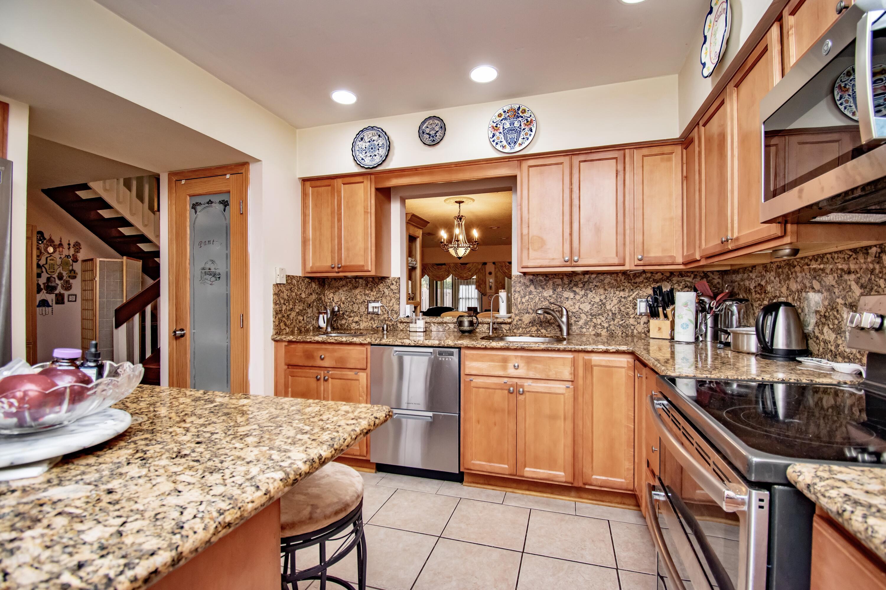 6640 Thornhill Court Property Photo 6