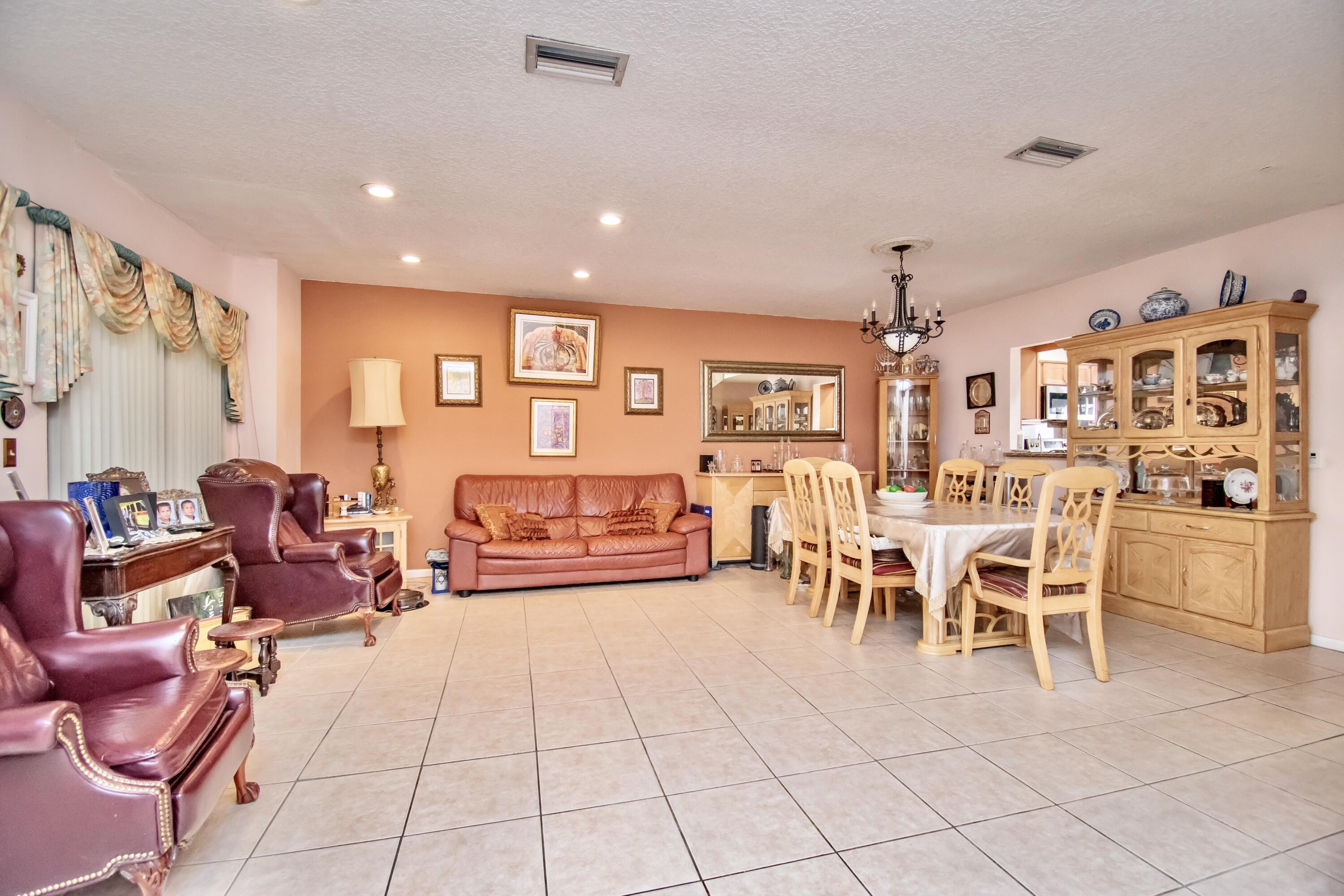 6640 Thornhill Court Property Photo 8