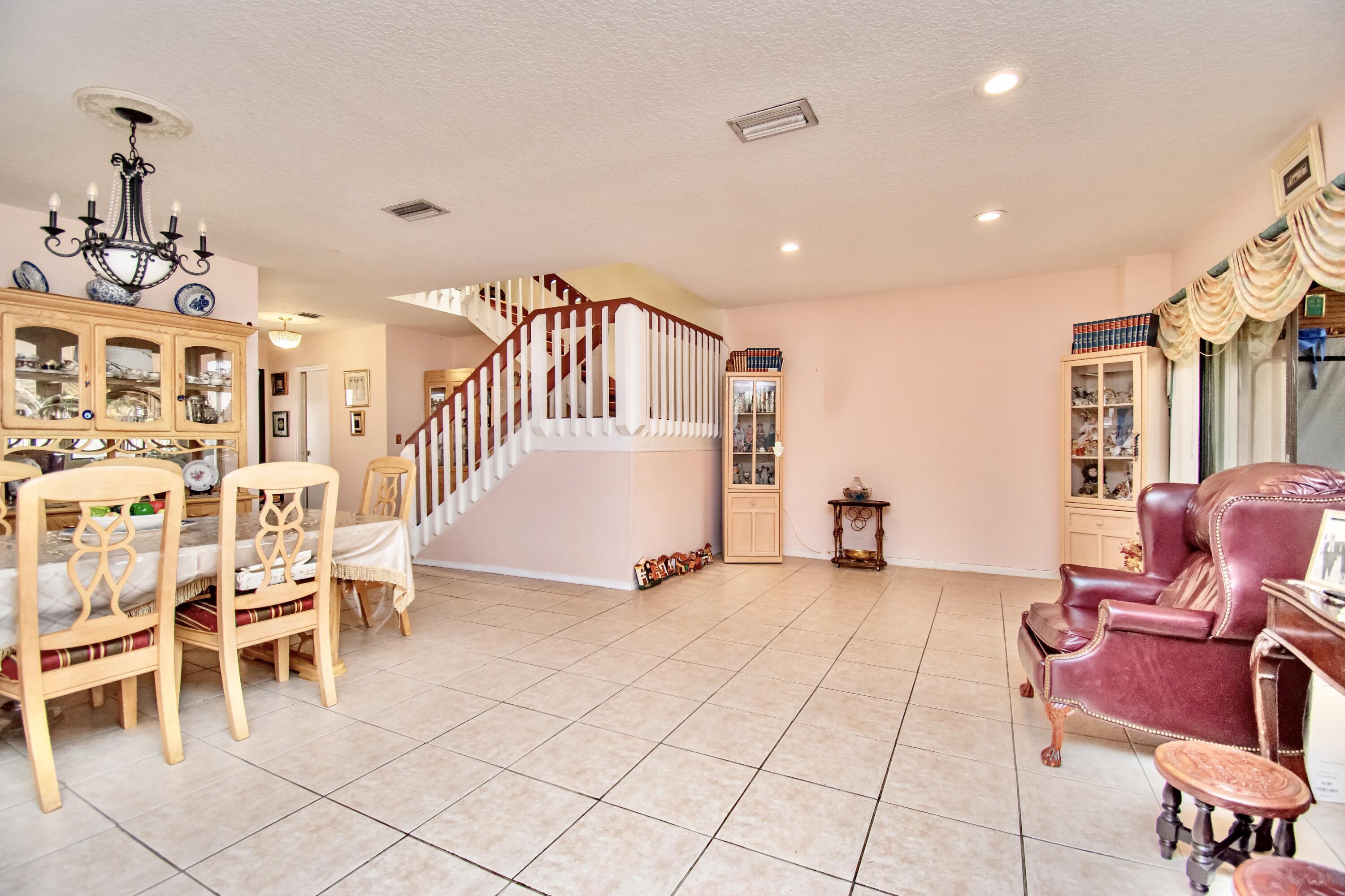 6640 Thornhill Court Property Photo 9
