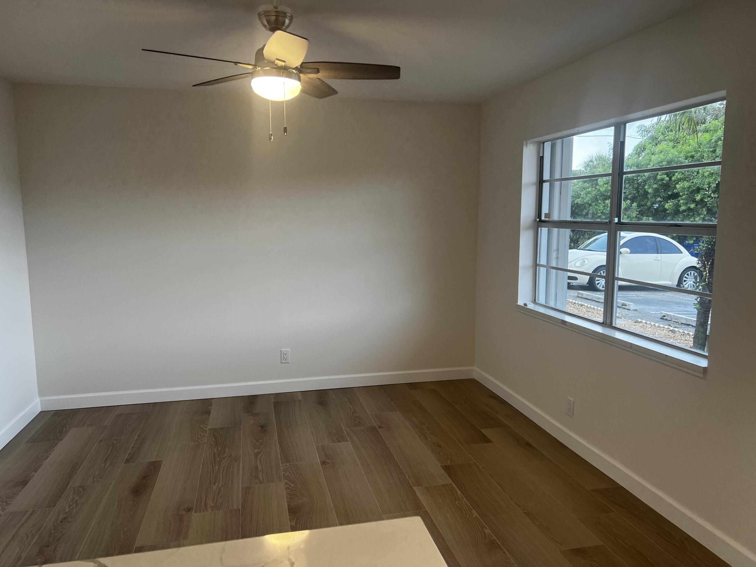 609 Ne 6th Court B Property Photo 4