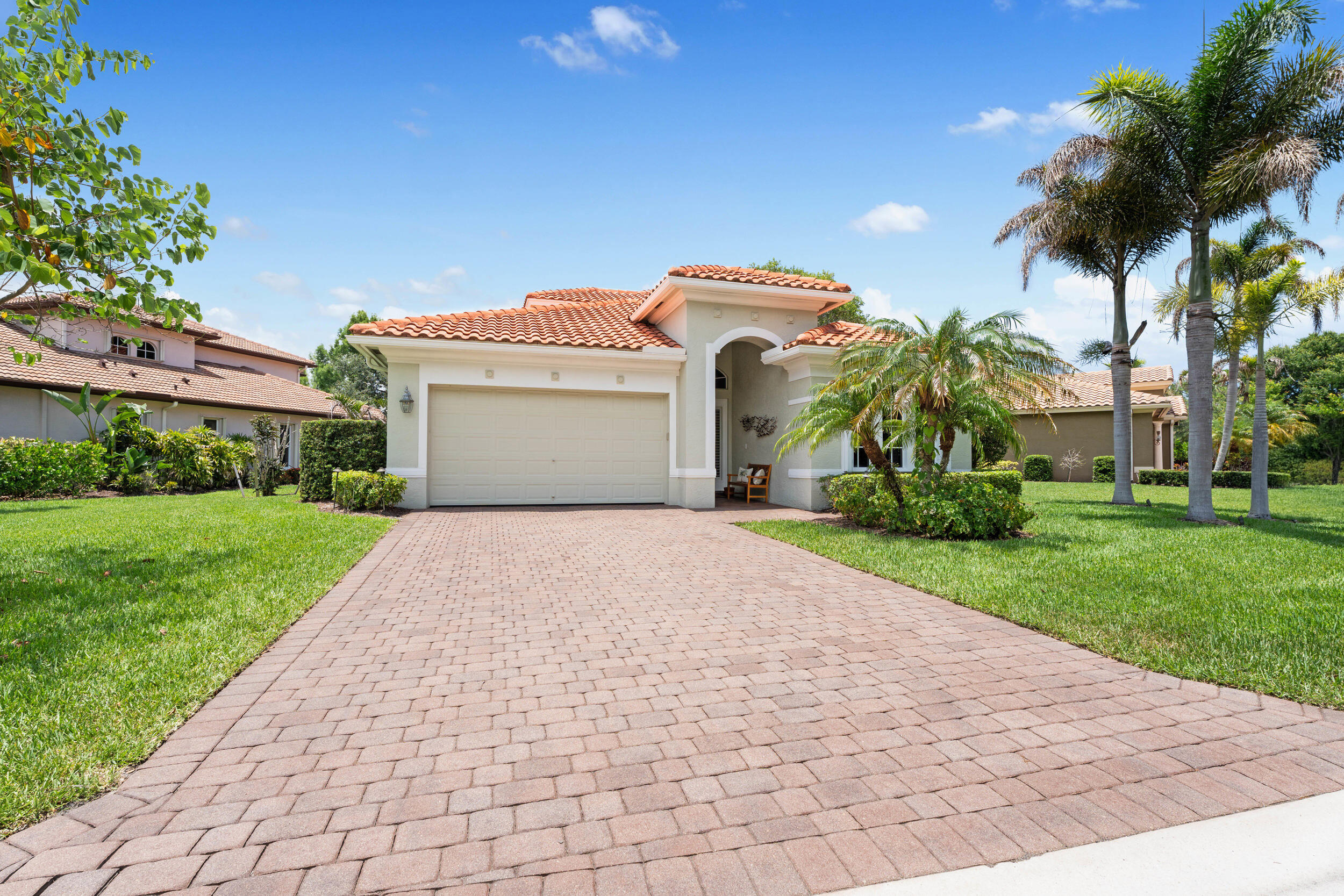 910 Sw Palm Cove Drive Property Photo 2