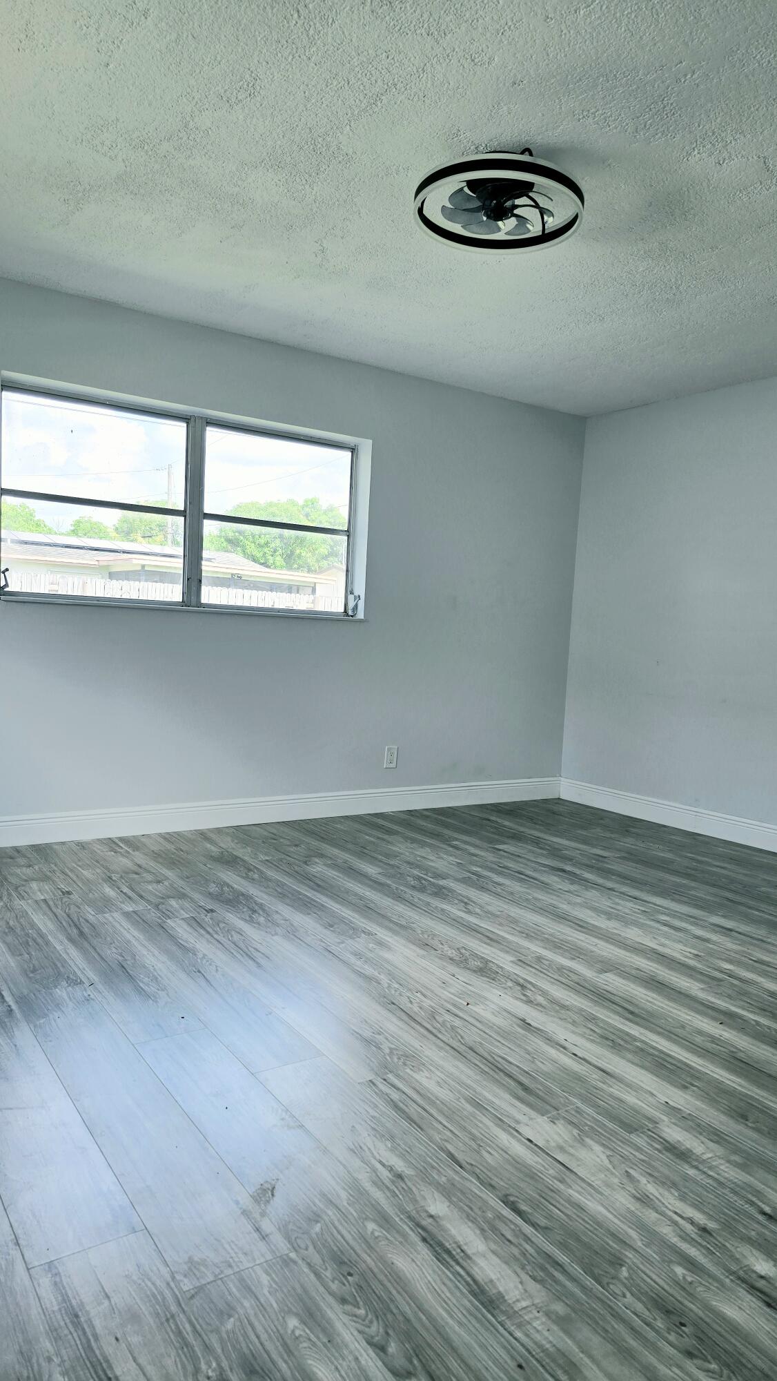B26046496 Property Photo 3