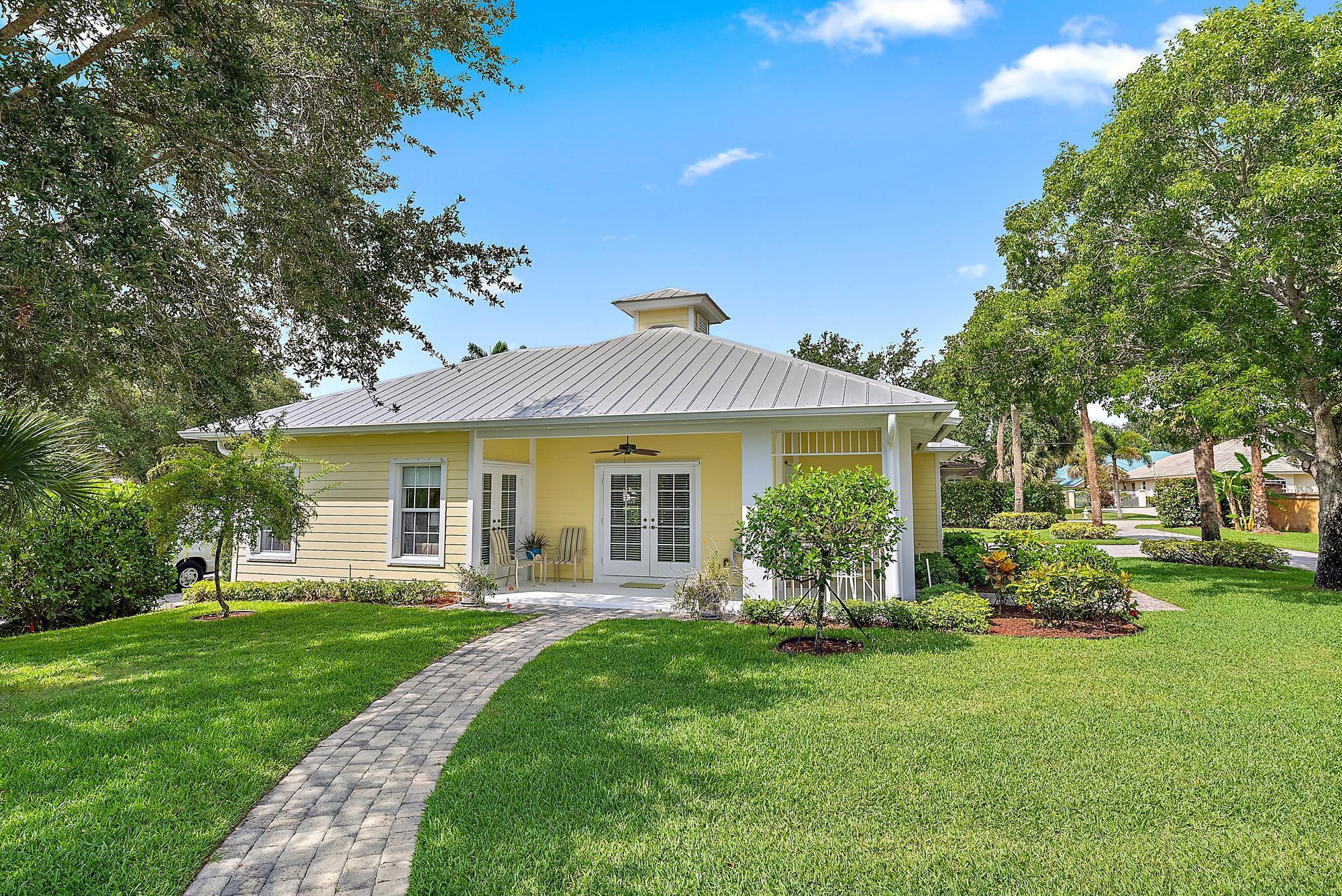 19043 Se Jupiter River Drive Cottage Property Photo 1