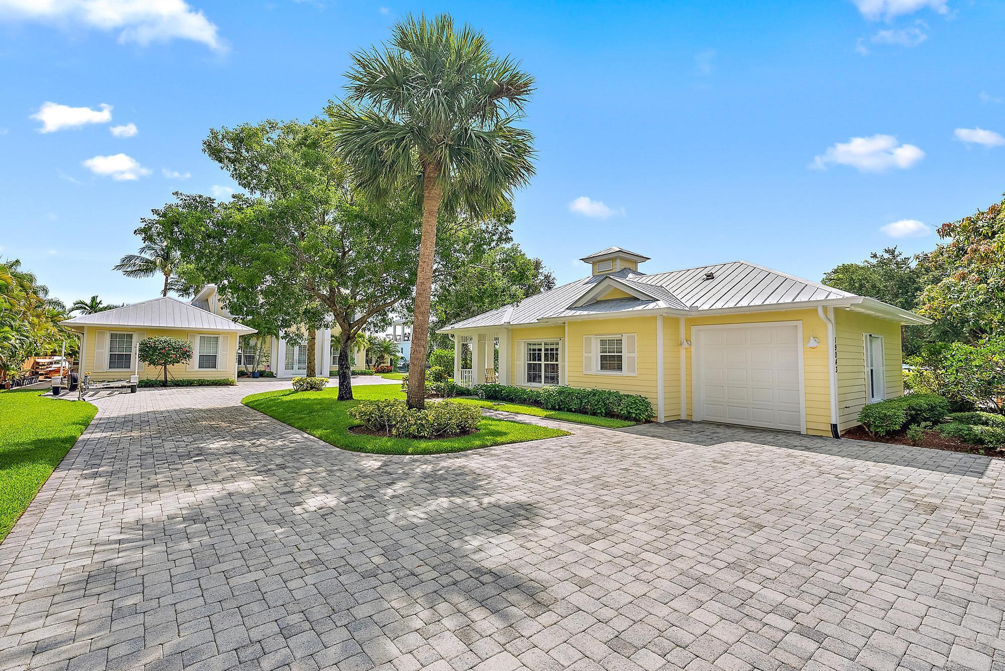 19043 Se Jupiter River Drive Cottage Property Photo 2
