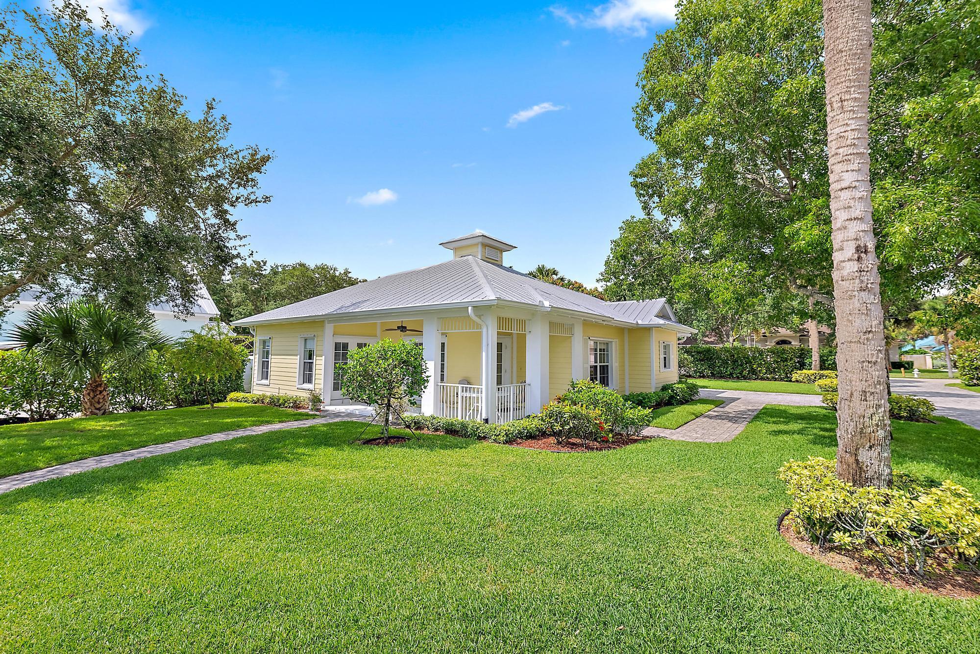 19043 Se Jupiter River Drive Cottage Property Photo 3