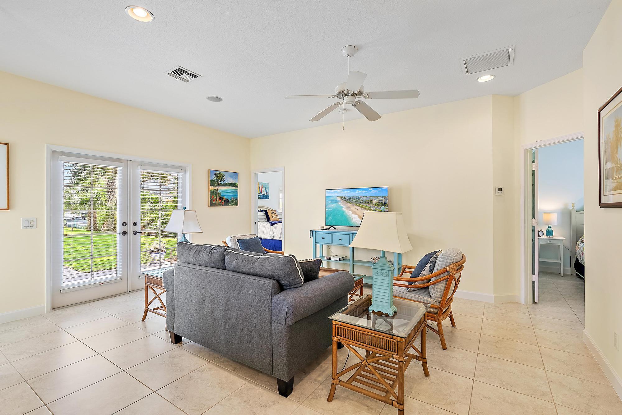 19043 Se Jupiter River Drive Cottage Property Photo 4