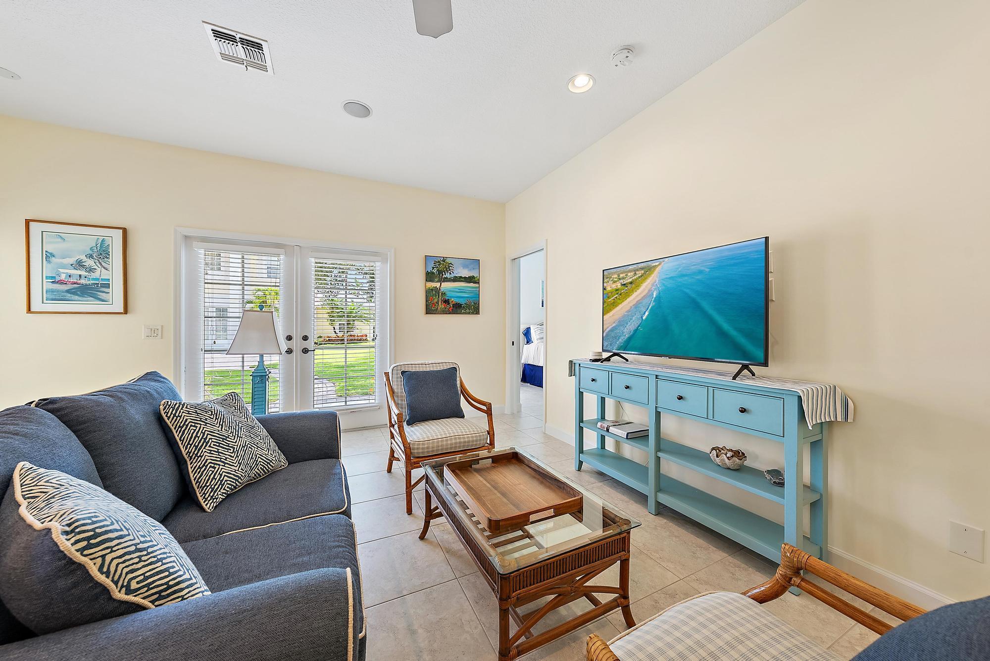 19043 Se Jupiter River Drive Cottage Property Photo 5