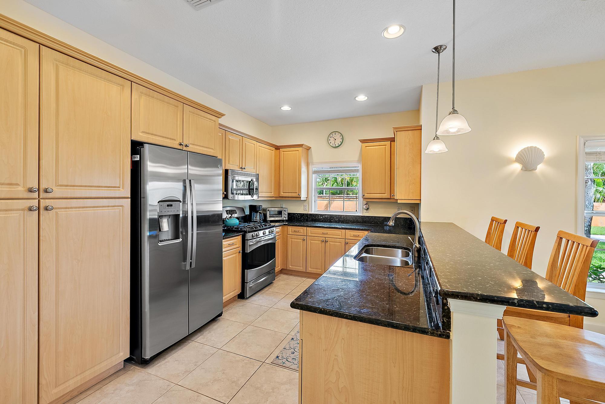 19043 Se Jupiter River Drive Cottage Property Photo 8
