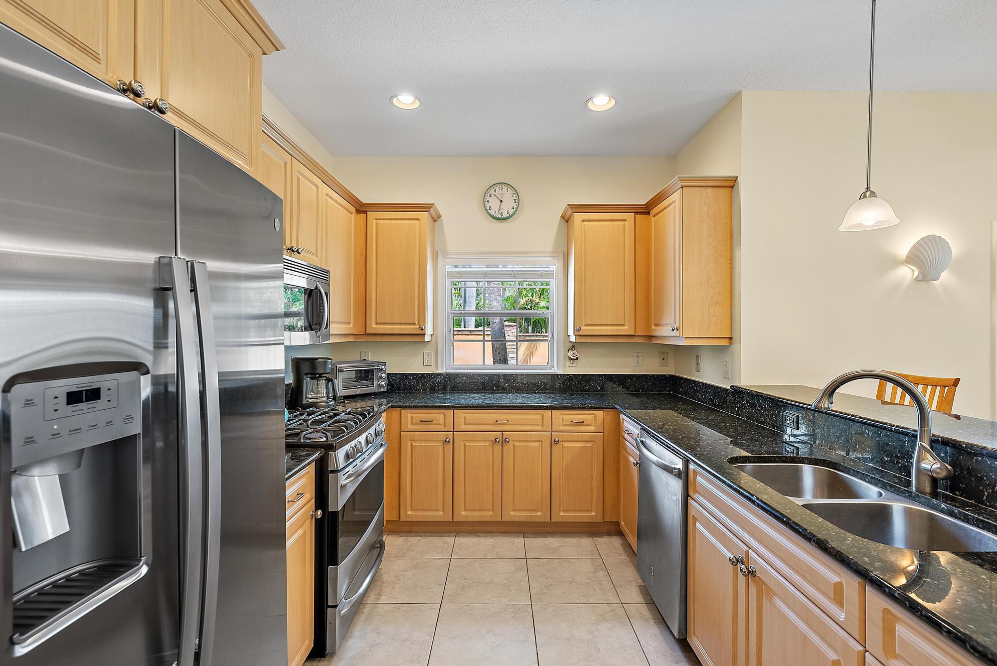 19043 Se Jupiter River Drive Cottage Property Photo 9