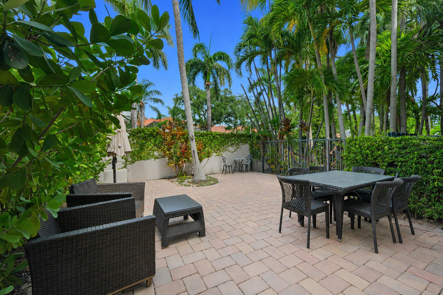 1384 Harbor View W Property Photo 2