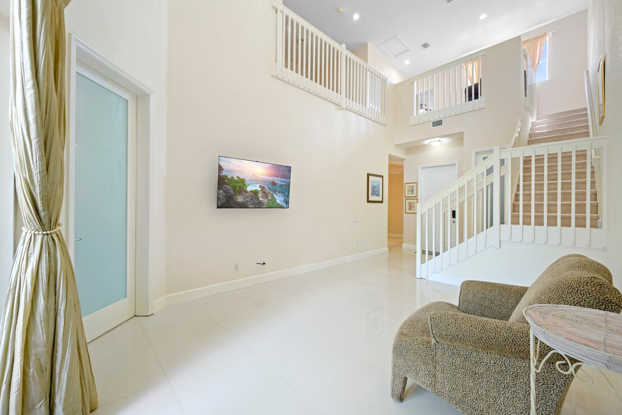 1384 Harbor View W Property Photo 3