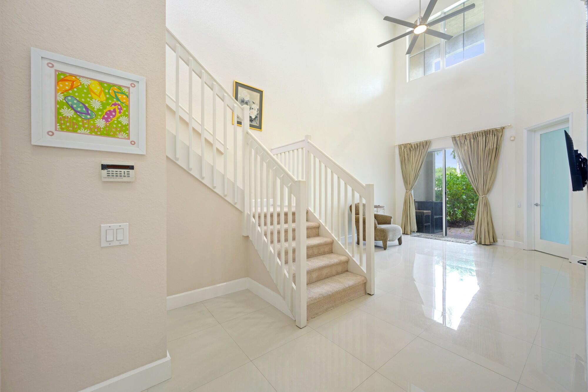1384 Harbor View W Property Photo 4