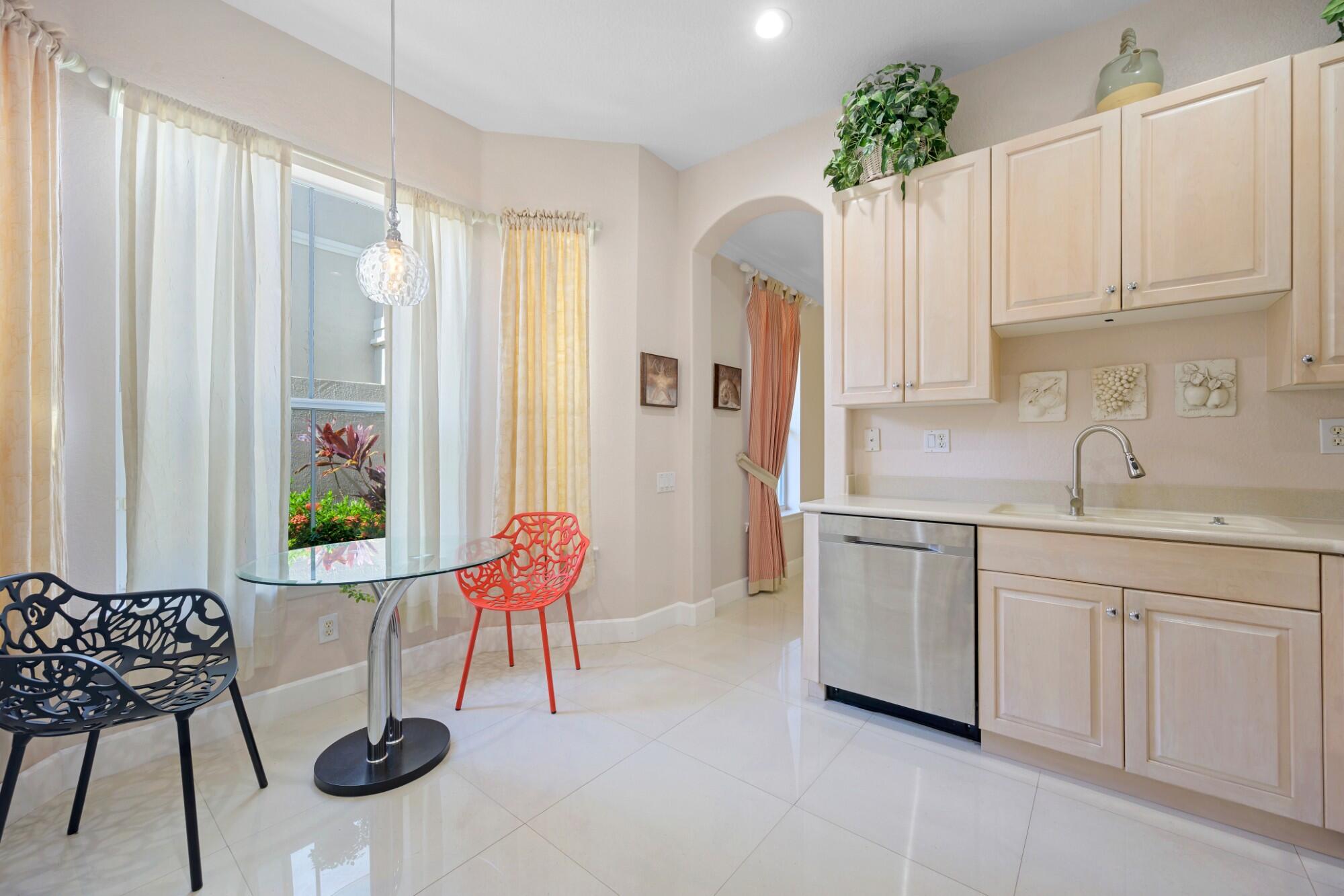 1384 Harbor View W Property Photo 6
