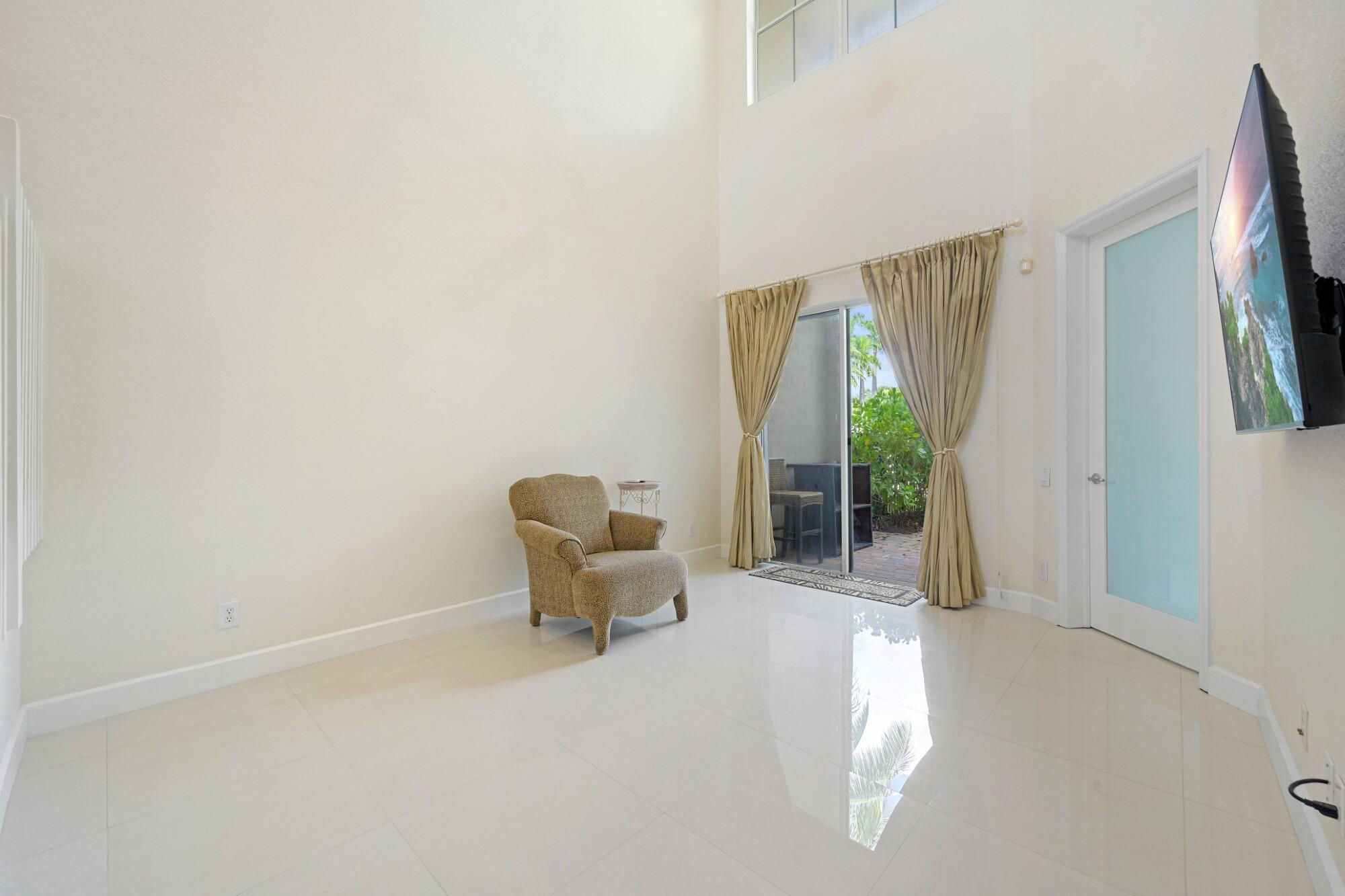 1384 Harbor View W Property Photo 7