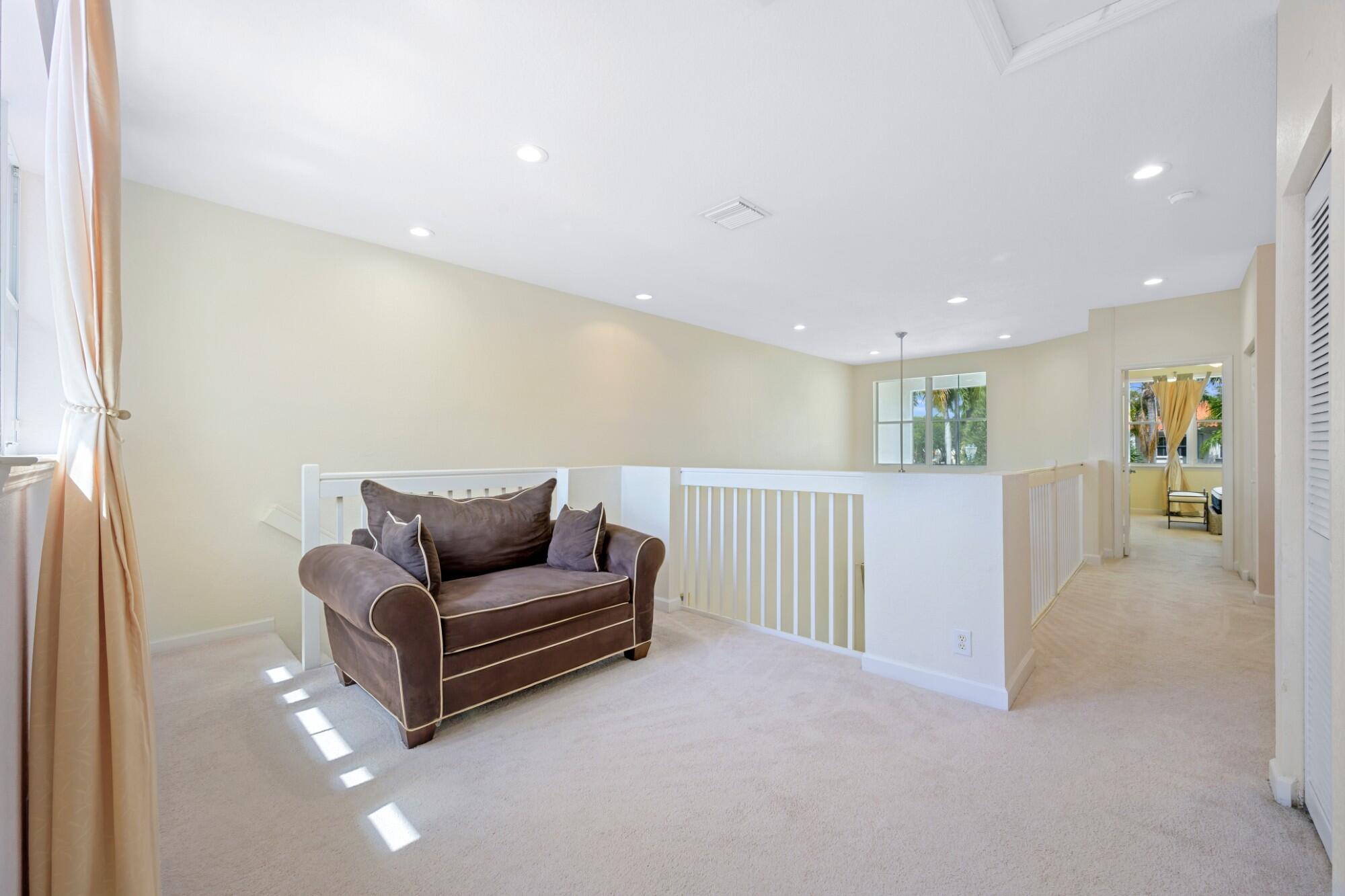 1384 Harbor View W Property Photo 12