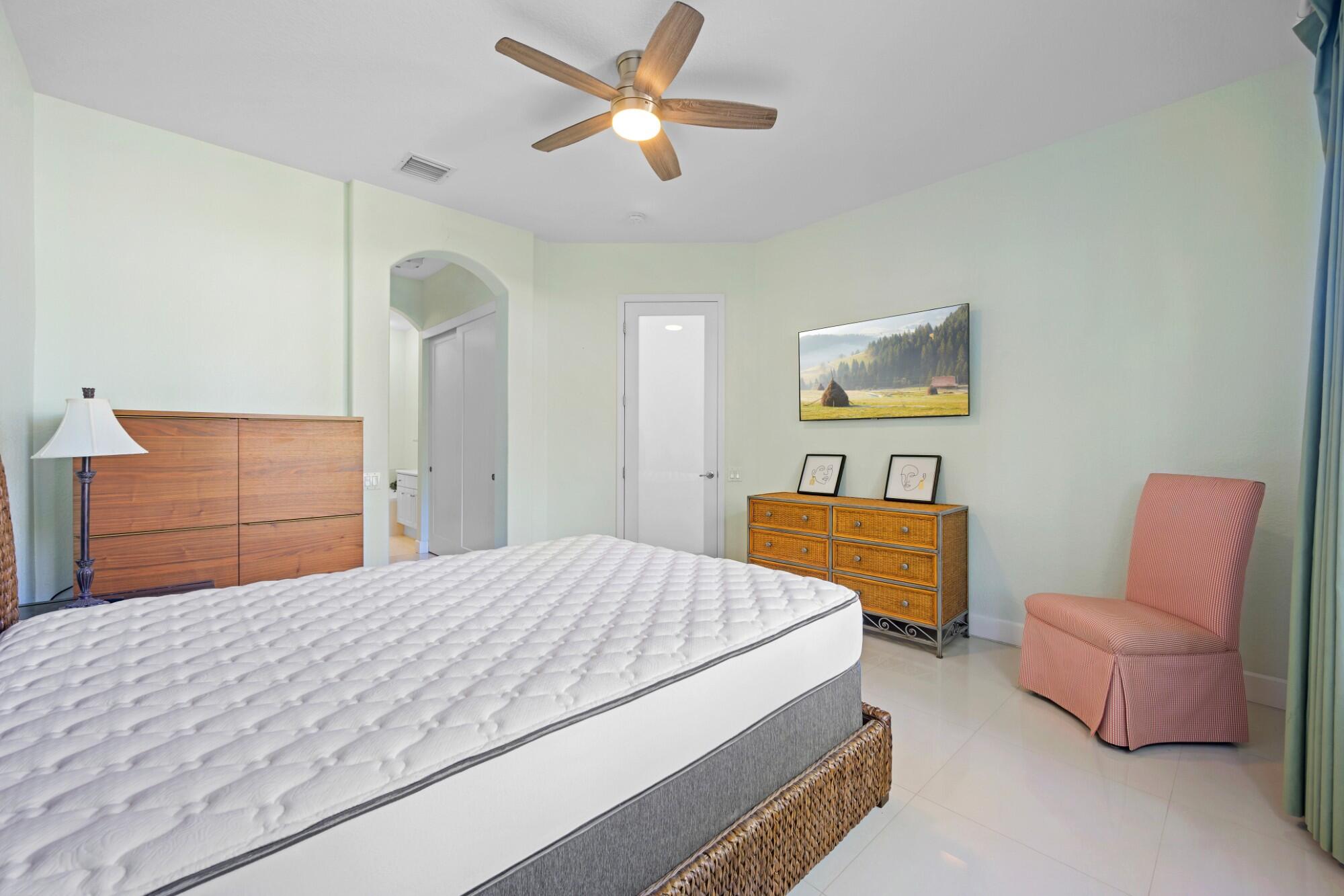 1384 Harbor View W Property Photo 21
