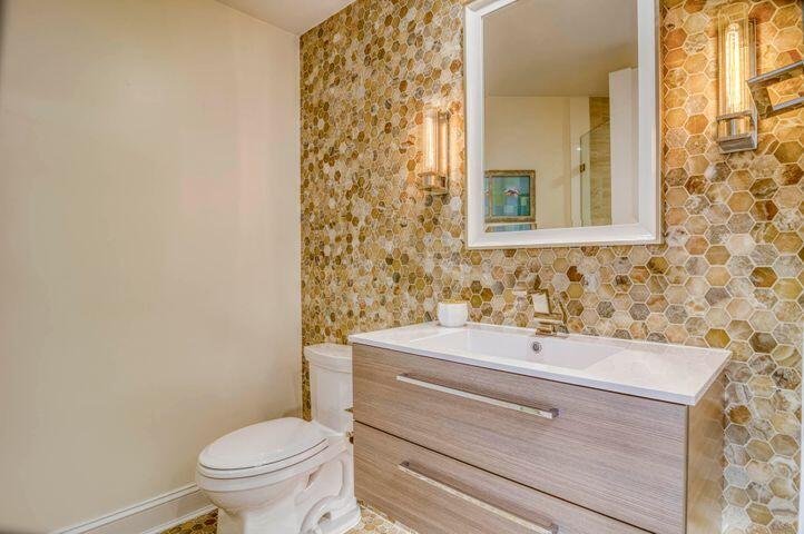 570 Ocean Drive 601 Property Photo 23