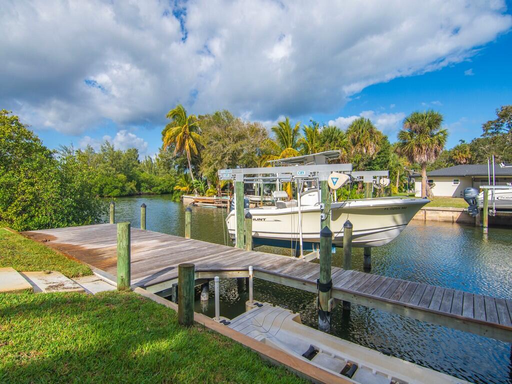 721 Shore Drive Property Photo 4