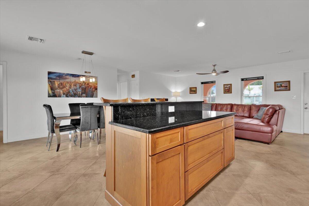 611 Se Harborview Drive Property Photo 21