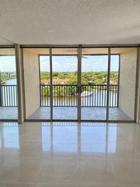 22 Royal Palm Way 606 Property Photo 15