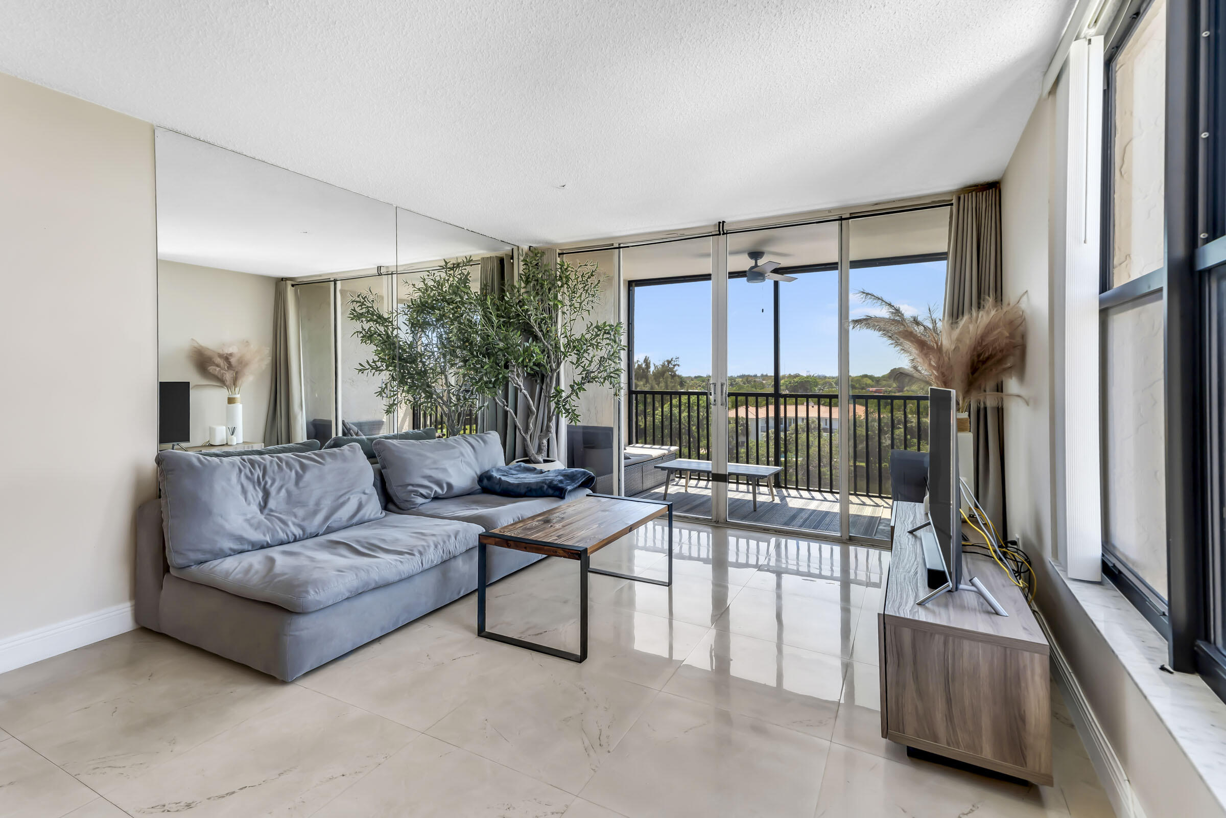 22 Royal Palm Way 606 Property Photo 16