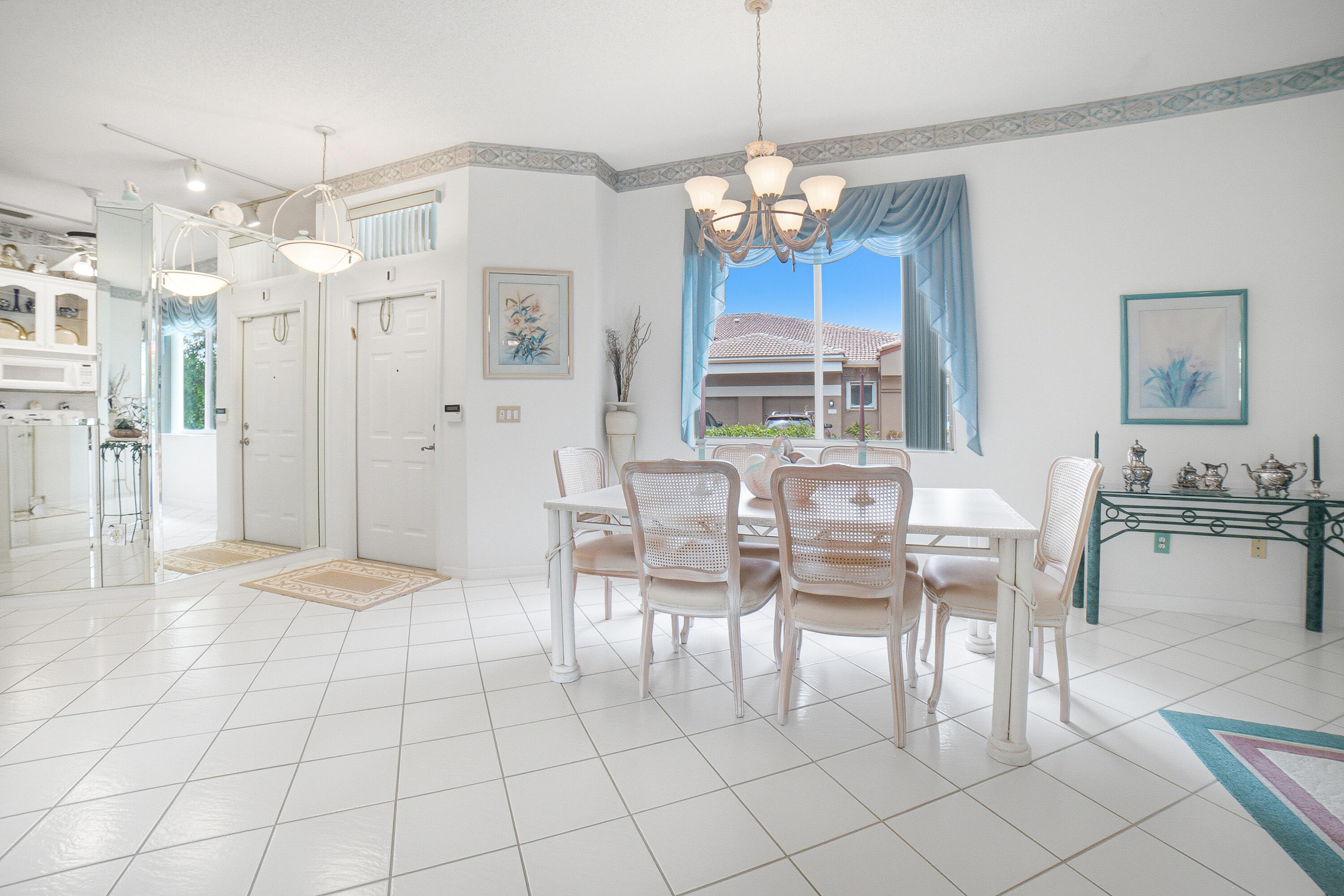 10216 Lombardy Drive Property Photo 8