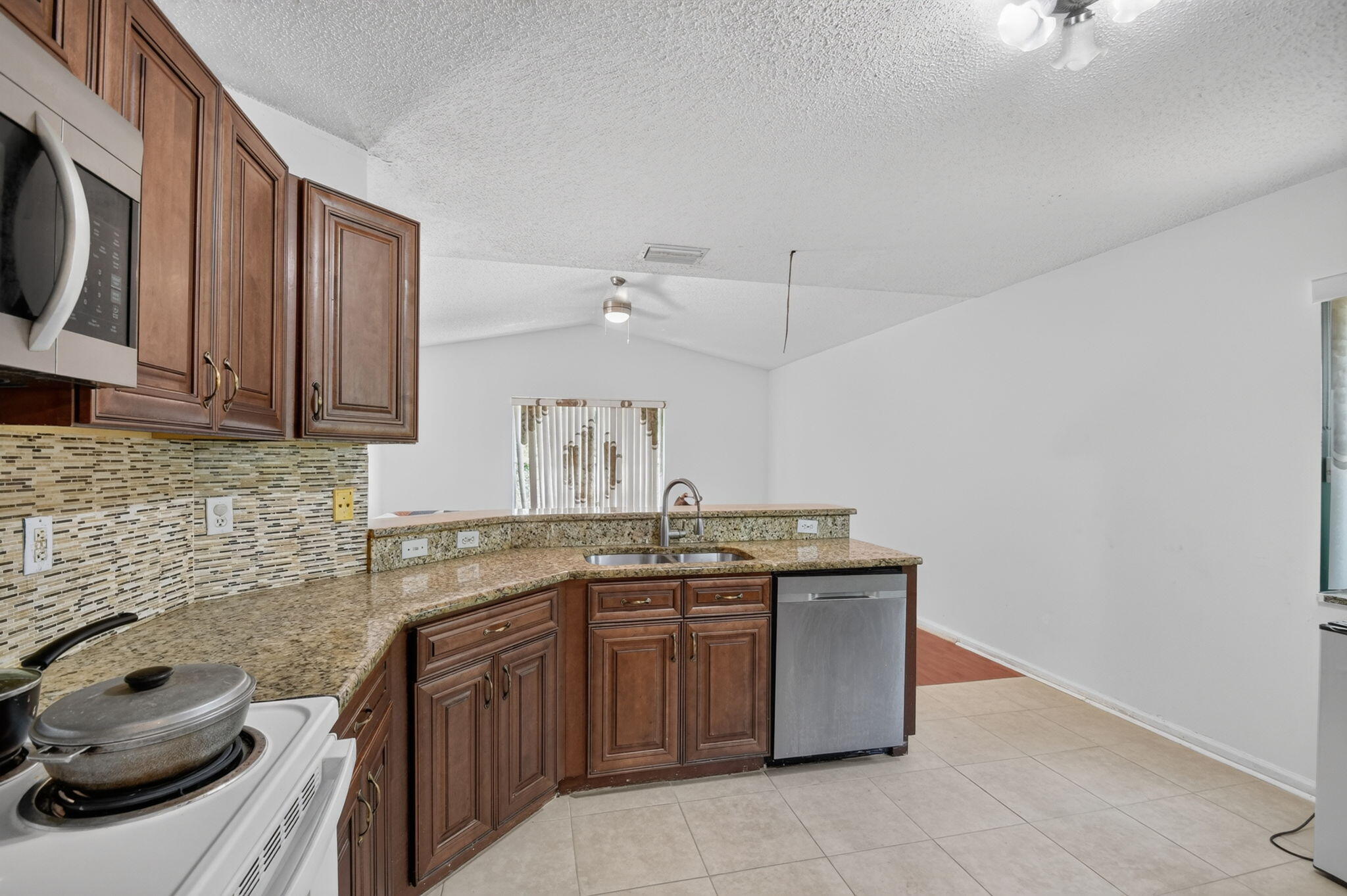 8332 Bermuda Sound Way Property Photo 15